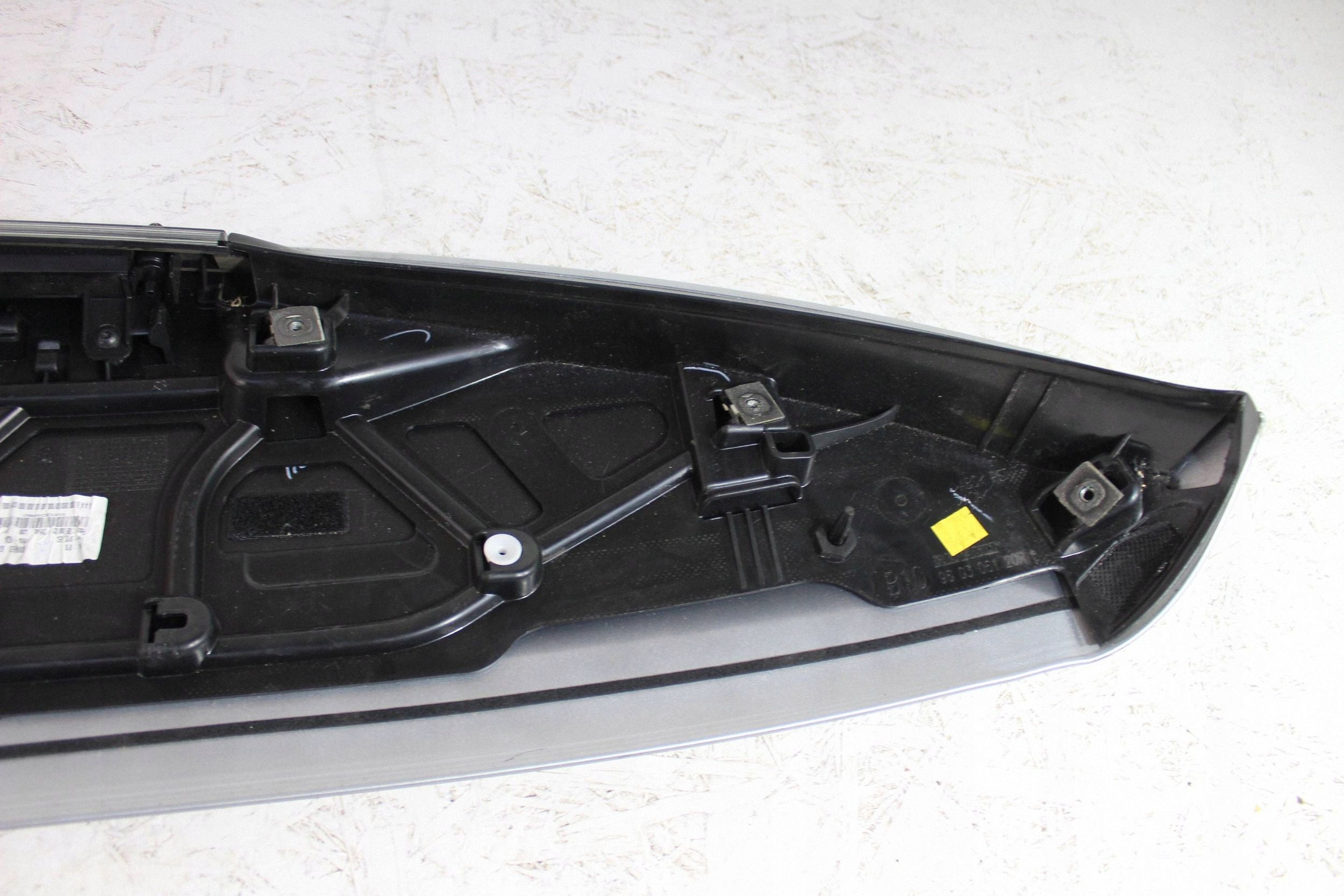 Spoiler Renault Zoe II OEM 960306120R - Usado image 10
