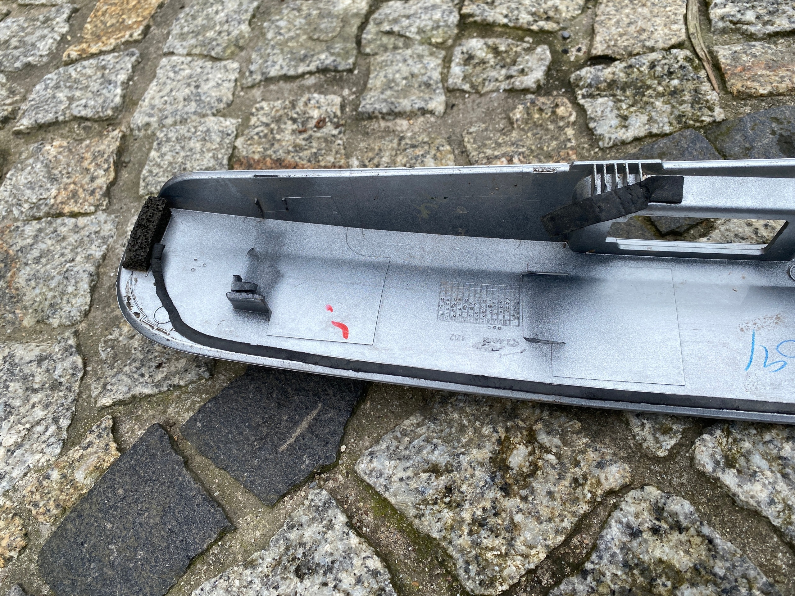 Nissan Qashqai 2007 Luz de Matrícula Trasera OEM 90810JD0 image 8
