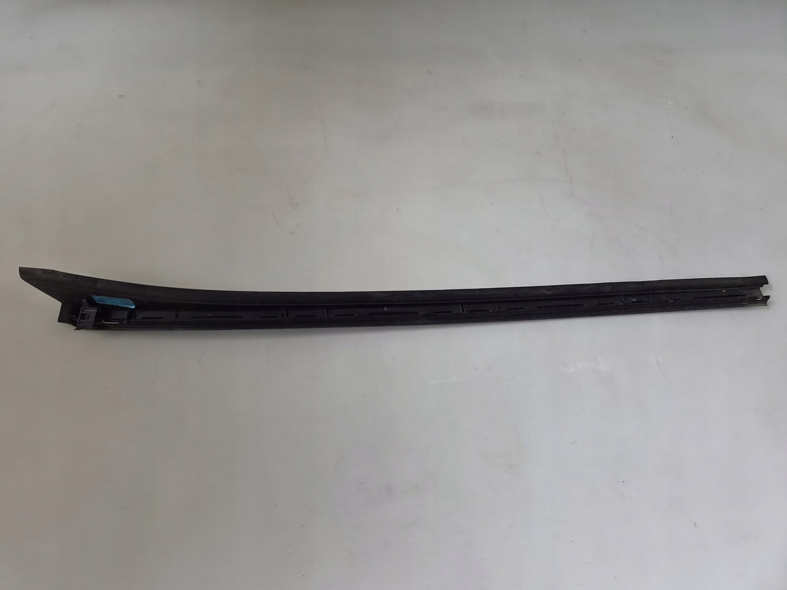 Oikea tuulilasinlista OEM A2536906000 Mercedes