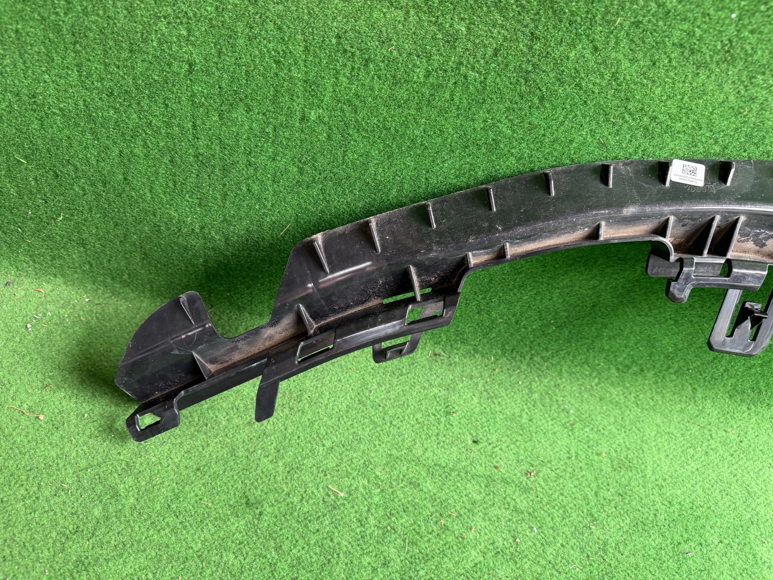 OEM 5A52CA3 ala-palkkiabsorberi BMW F70/F74/F78