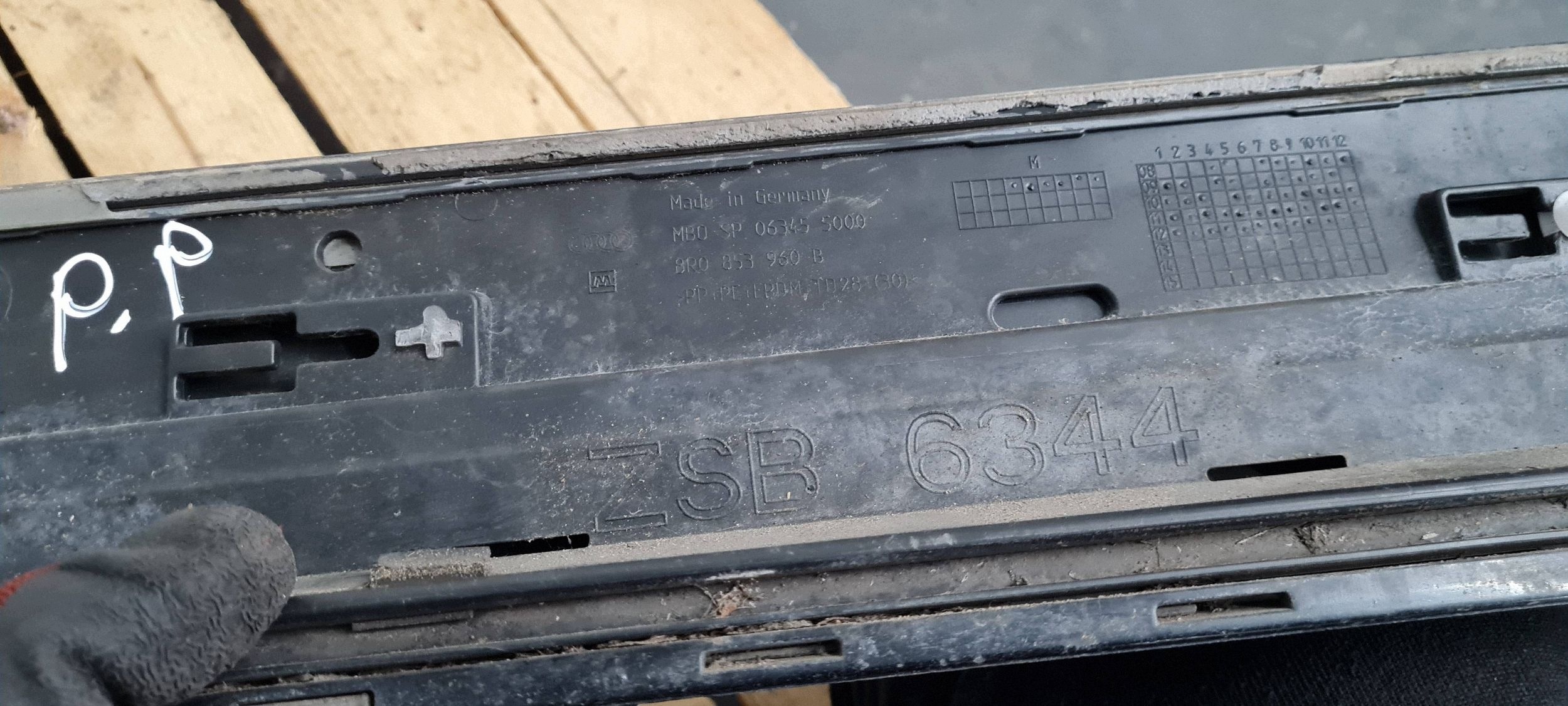 Audi Q5 SQ5 Dörrlist Höger Fram OEM 8R0853960B image 10