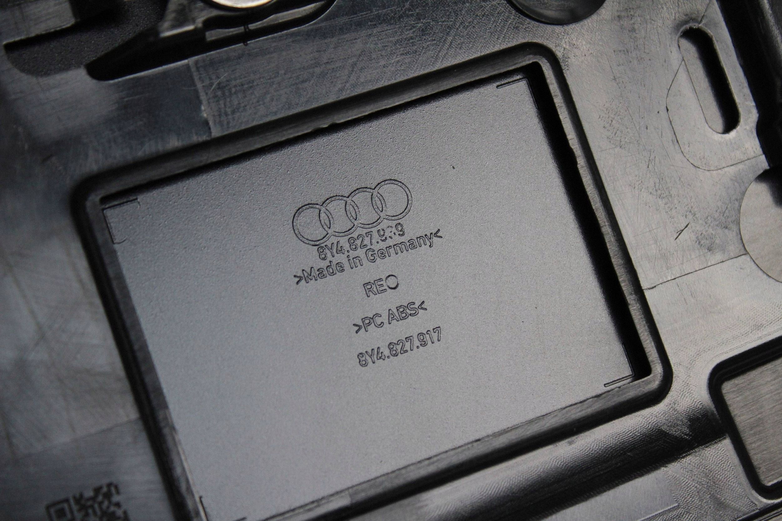 OEM 8Y4827933 Spoiler Audi A3 IV com LED image 5