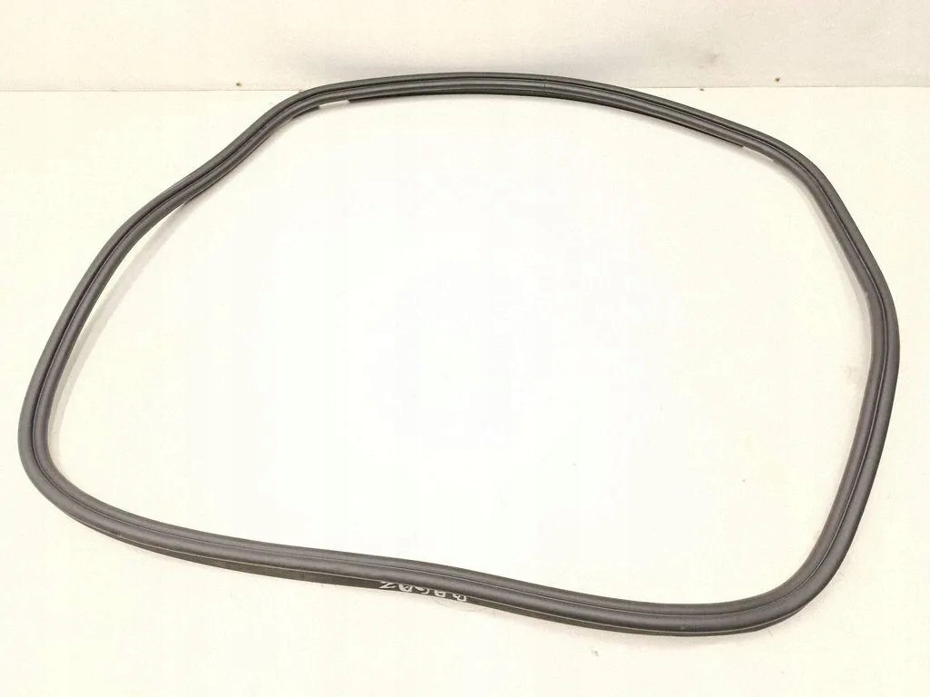 Junta maletero BMW F46 OEM 7474443 - Usado image 2