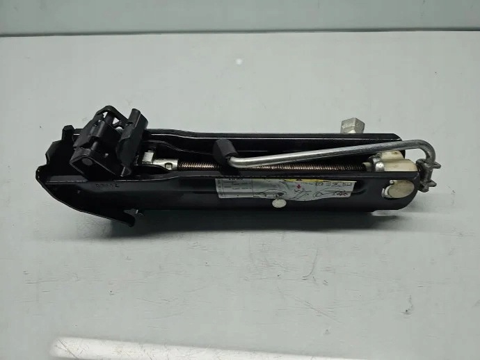 Macaco Volkswagen usado OEM 3AA011031B para Passat CC image 4