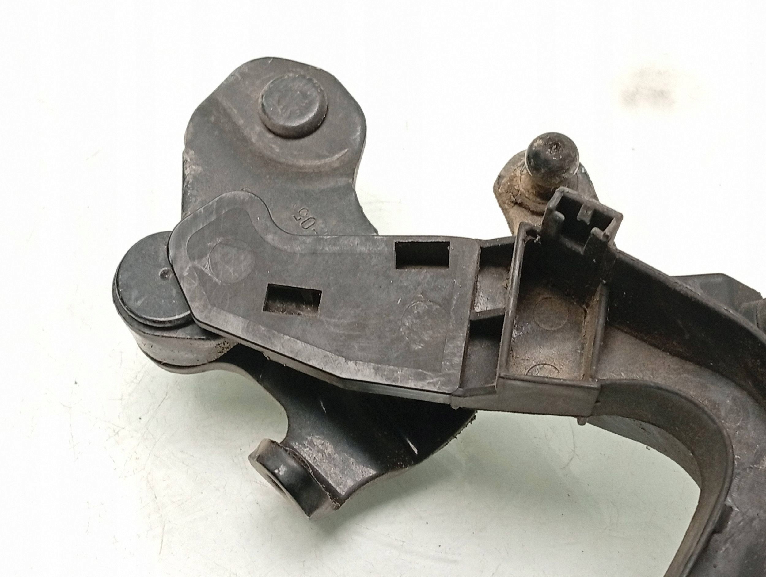 BMW GT5 Boot Struts OEM 7200507 - Used image 4