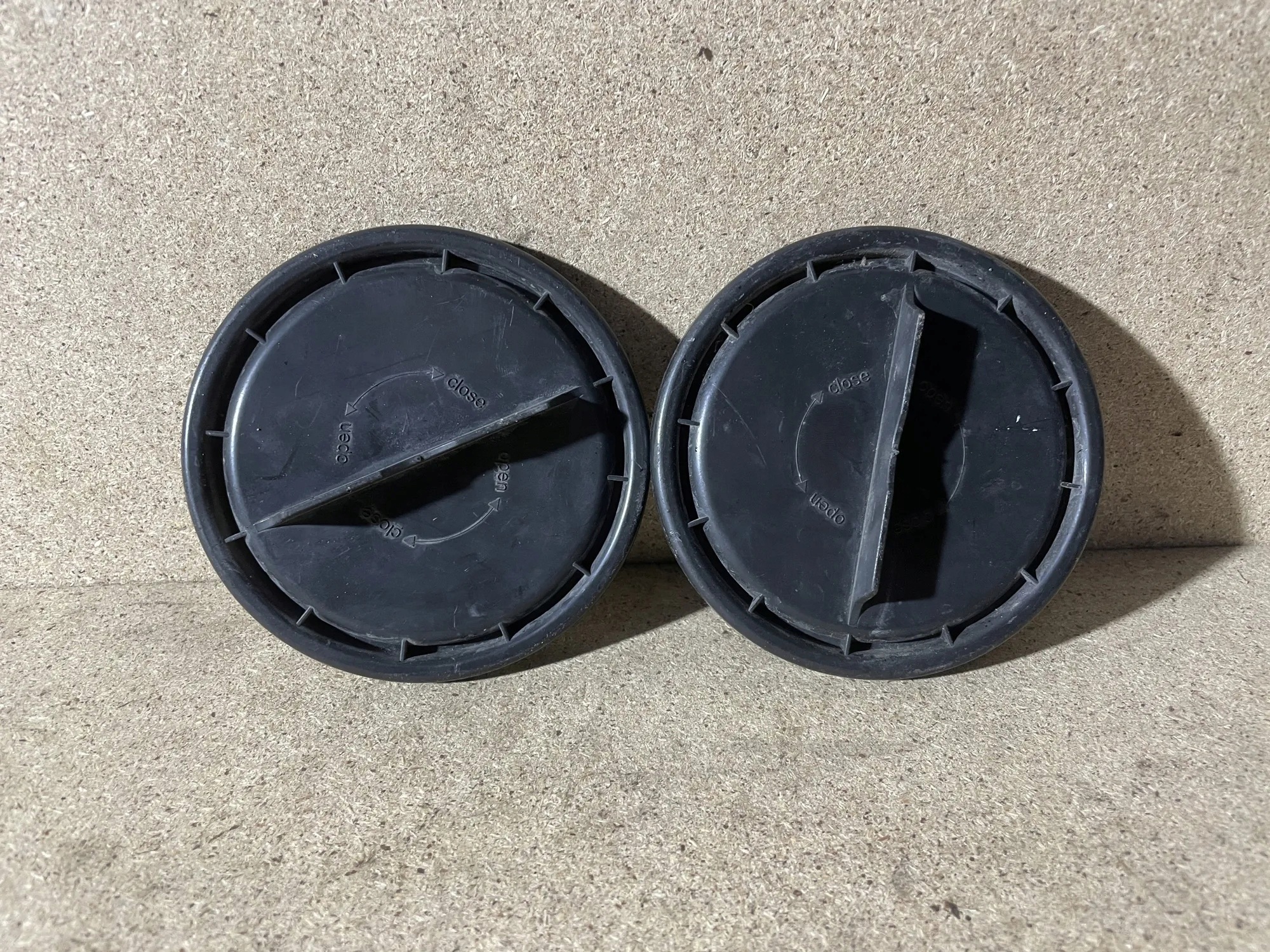 Cache phare BMW 5 F10 OEM 15822200 d'occasion image 2