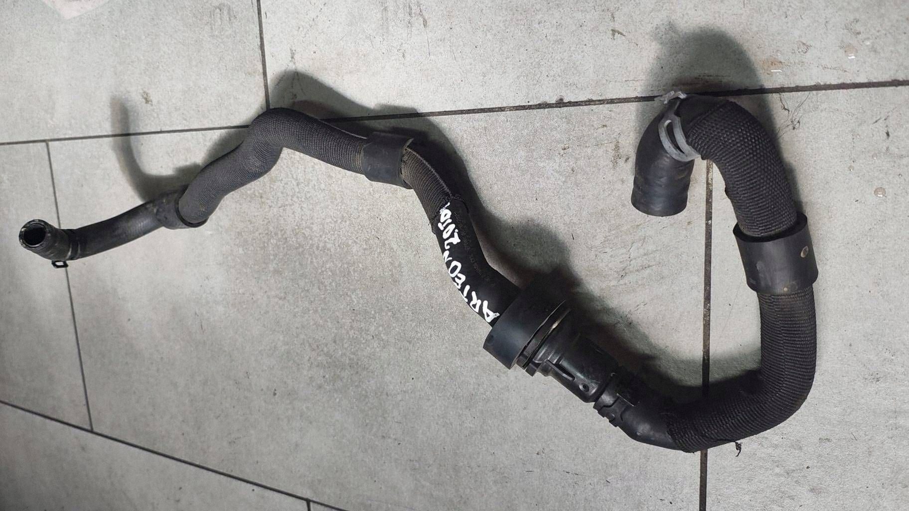 Tuyau d'eau VW PASSAT B8 OEM 3Q0122096E - Occasion