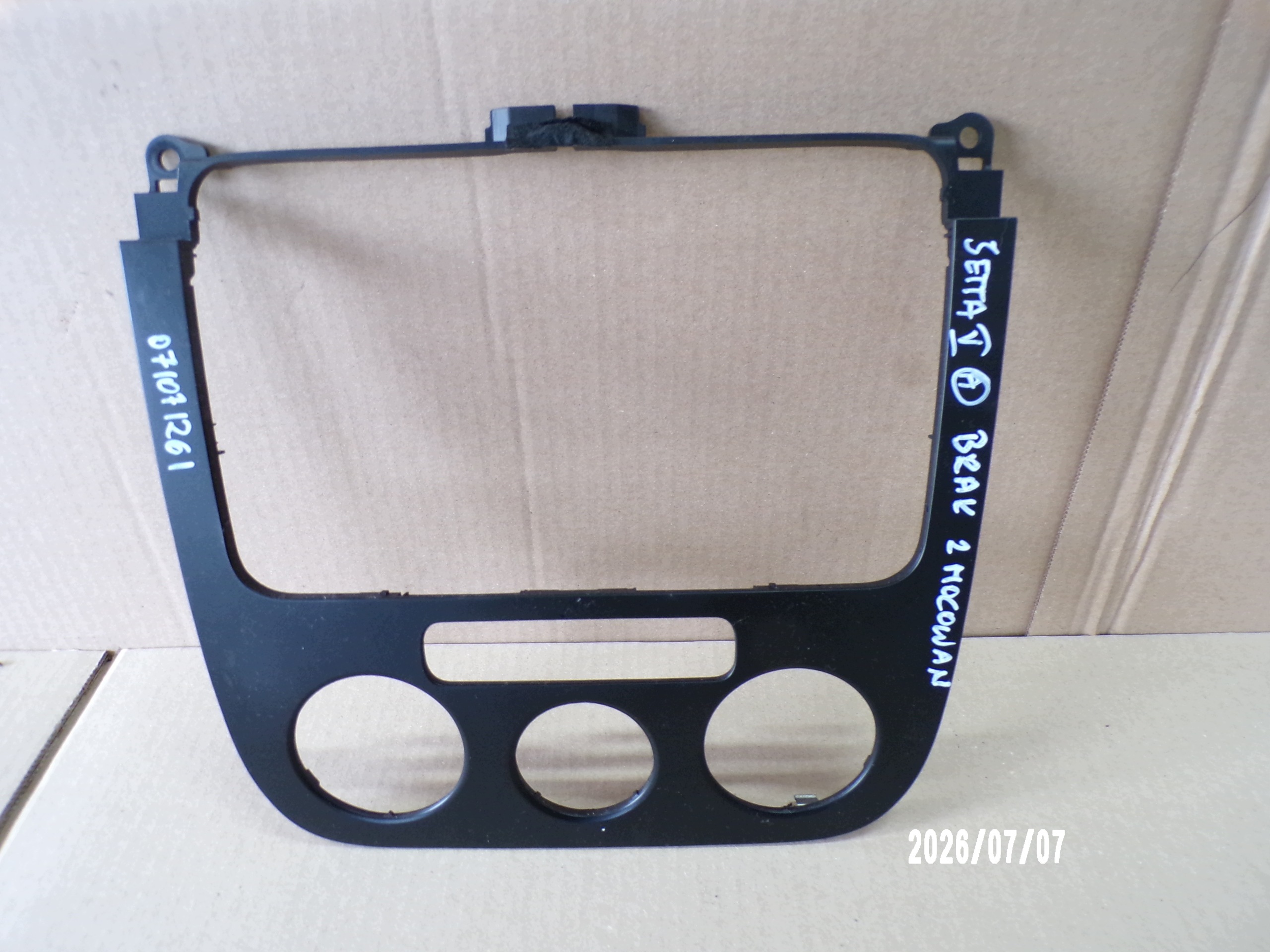 Radio Frame OEM 1K0858069F voor VW Jetta III 2.0 TDI image 2