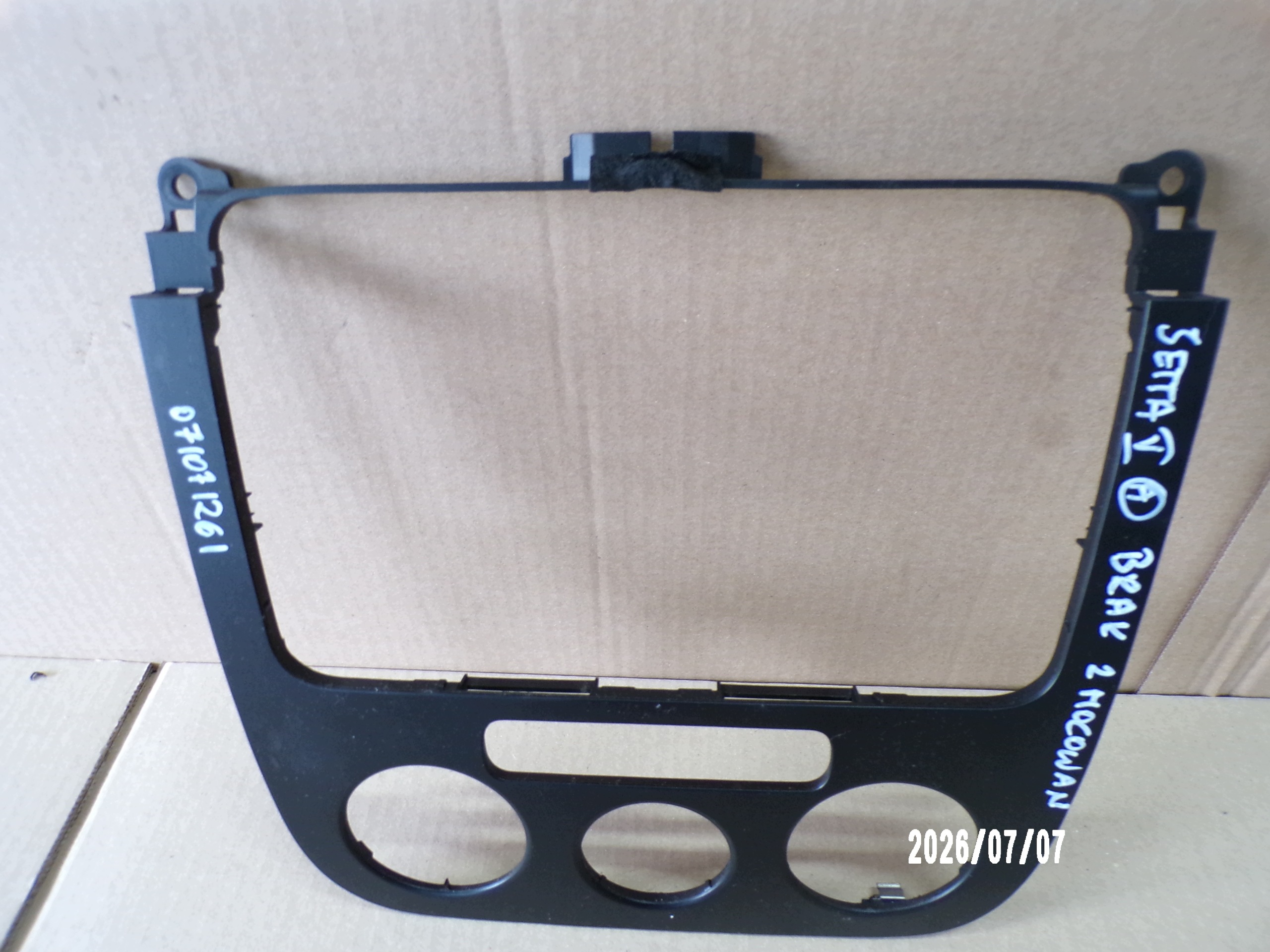 Radio Frame OEM 1K0858069F voor VW Jetta III 2.0 TDI image 3
