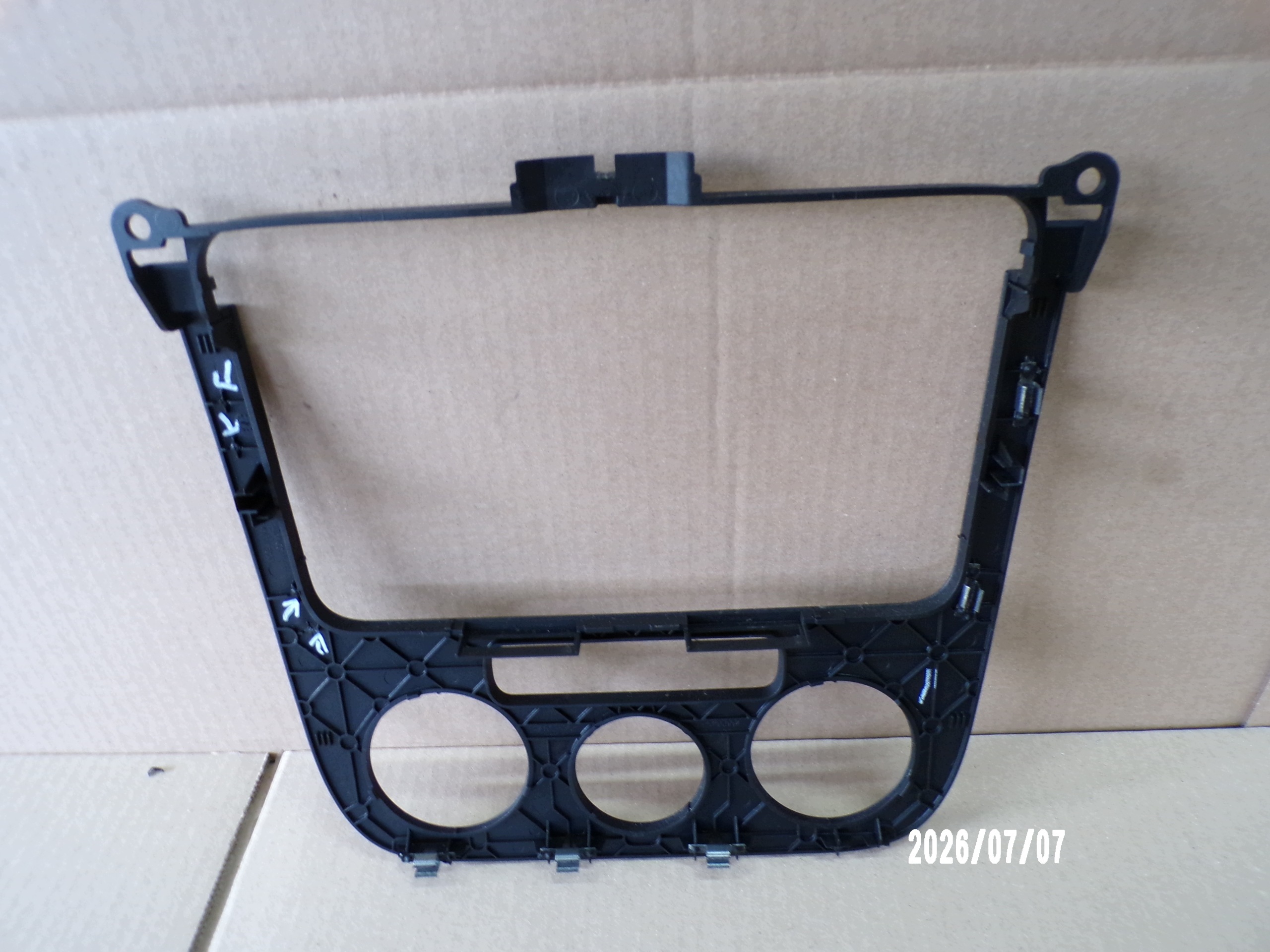 Radio Frame OEM 1K0858069F voor VW Jetta III 2.0 TDI image 4