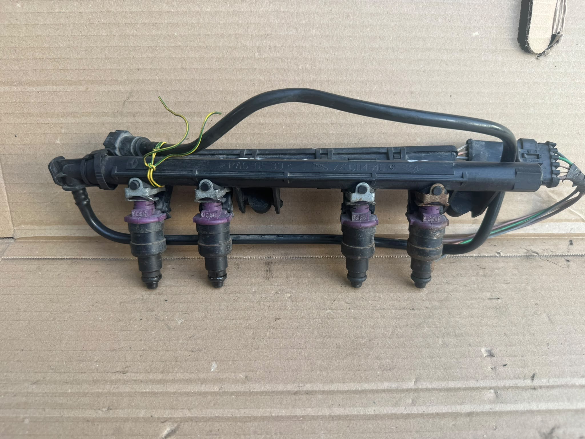Renault OE Brandstofrail 7700114546 voor Clio II 1.2