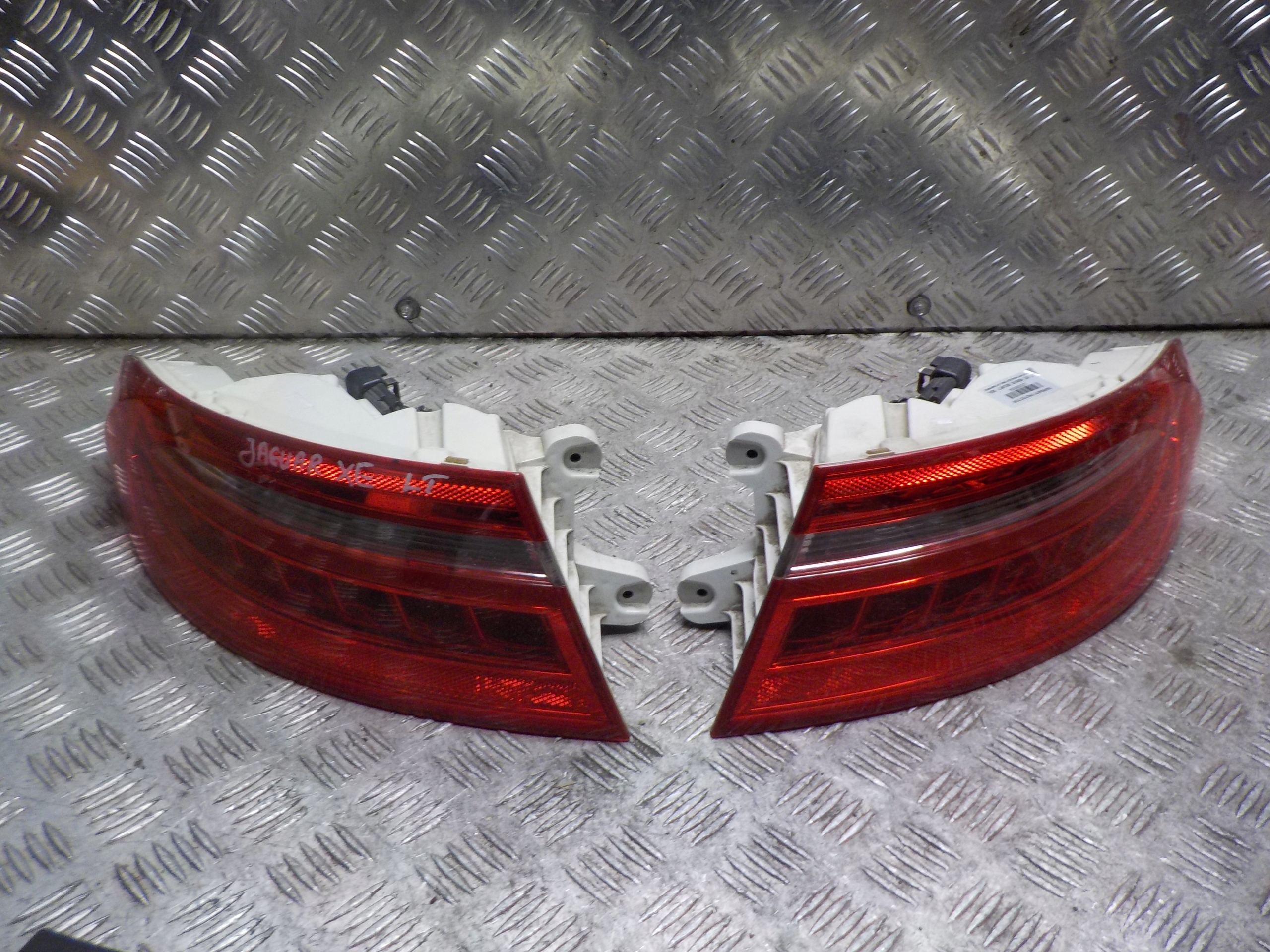 Jaguar XE X760 knipperlicht in spatbord links achter image 2
