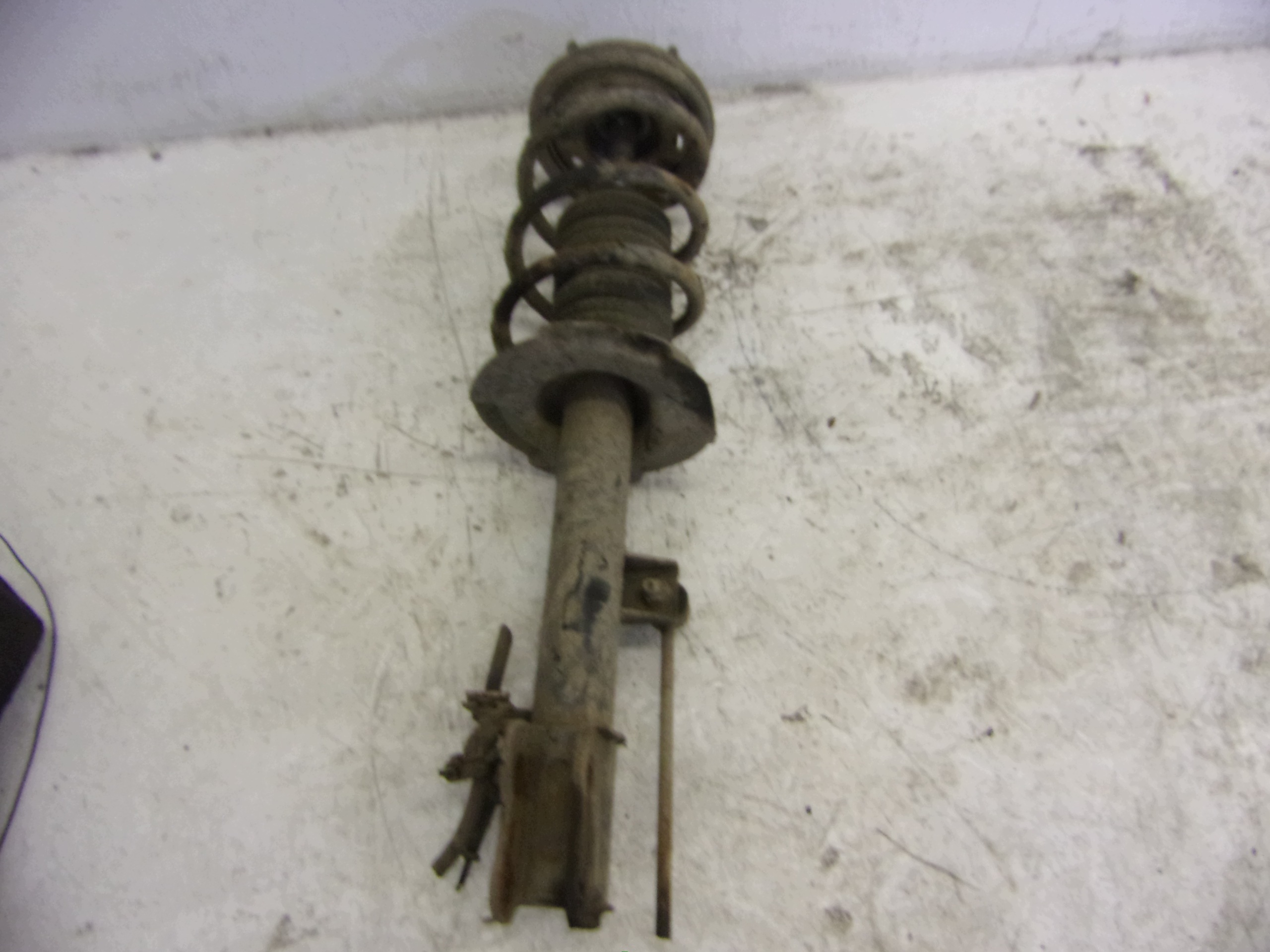 OEM 123xxx takakontin hylly Nissan Micra K12:lle