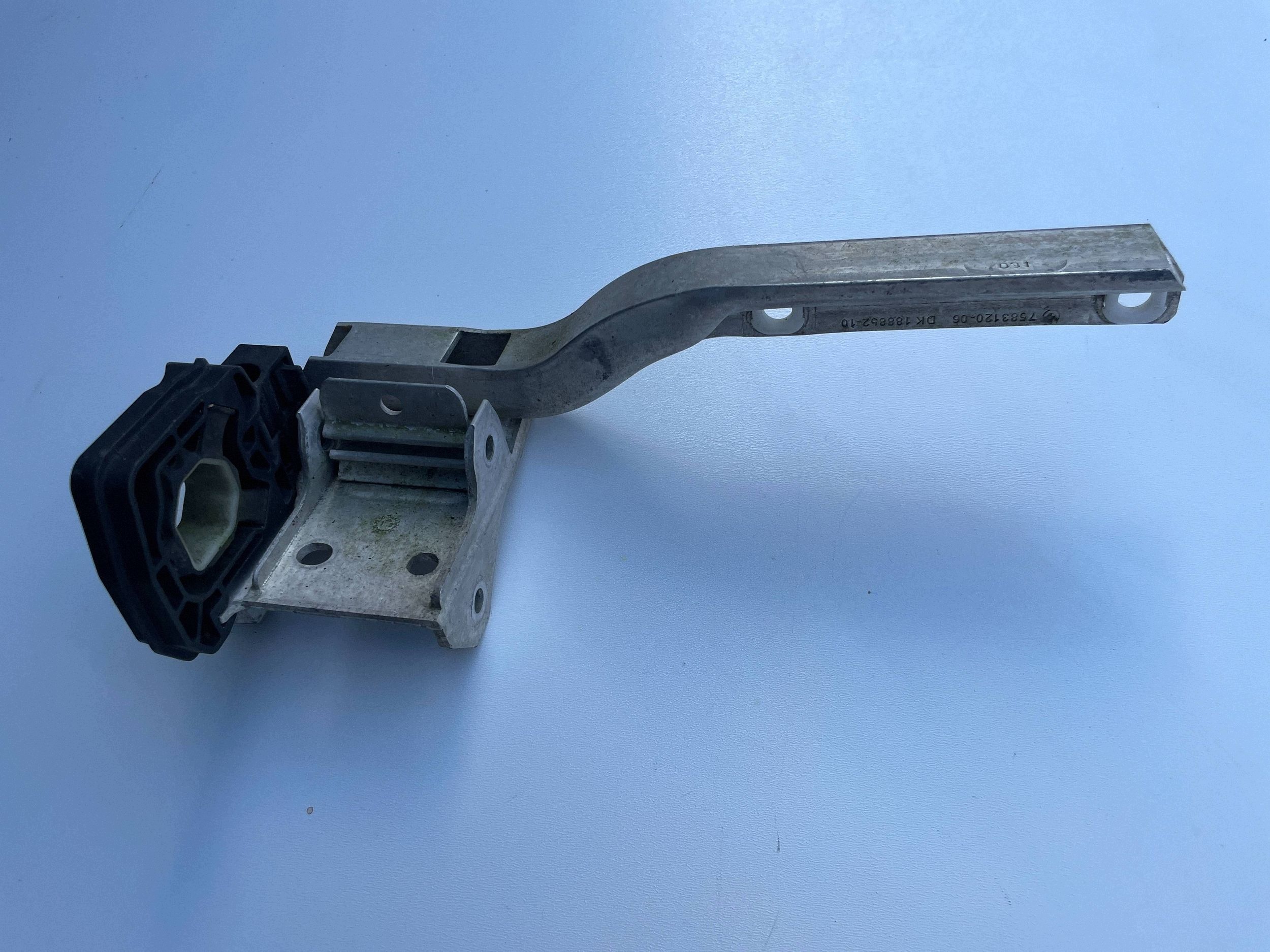 Support Radiateur BMW Série 7 OEM 7583120 - Occasion image 2