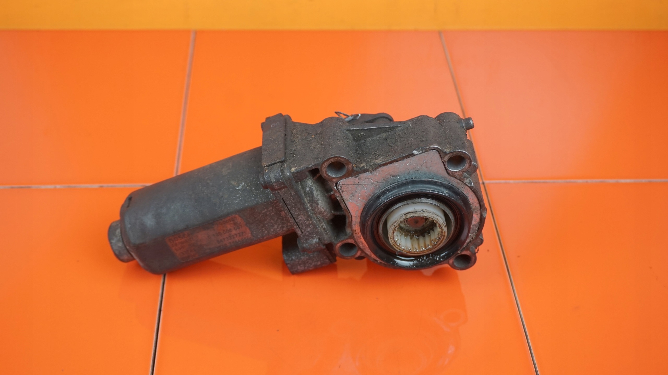 BMW OE 7566250 Transfer Case - Used image 3