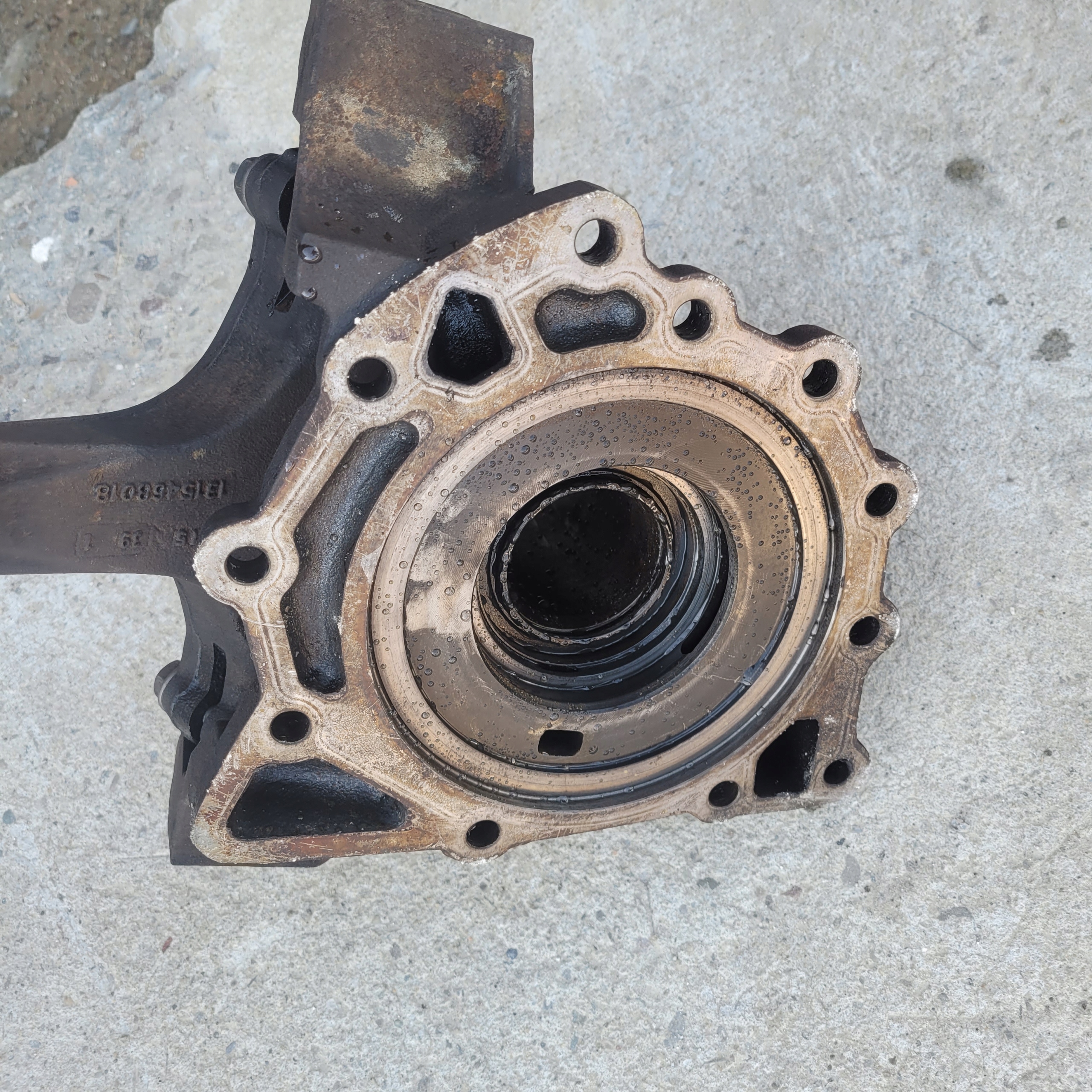 Cubierta eje caja ZF OEM 1315402134 - Usado image 4