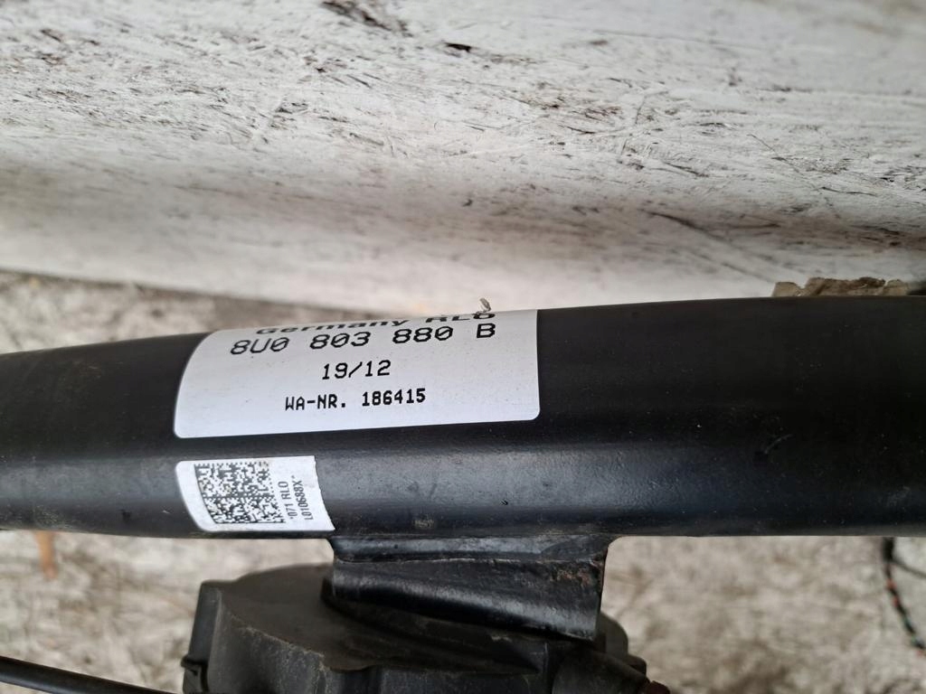 Gancho de remolque Audi Q3 8U OEM 8U0803880B - Usado image 3