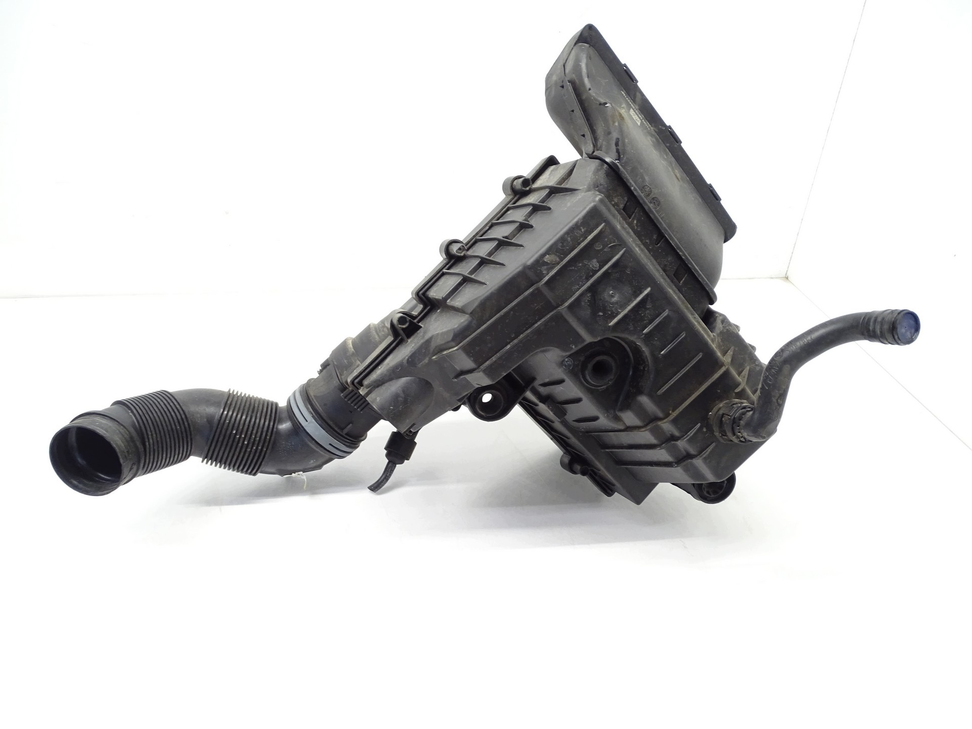 Audi Q3 Luftfilterhus OEM 5Q0129607AA image 3