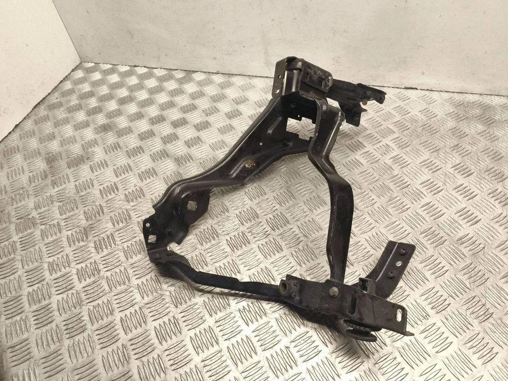 Support phare avant Mercedes-Benz OE A2046200991