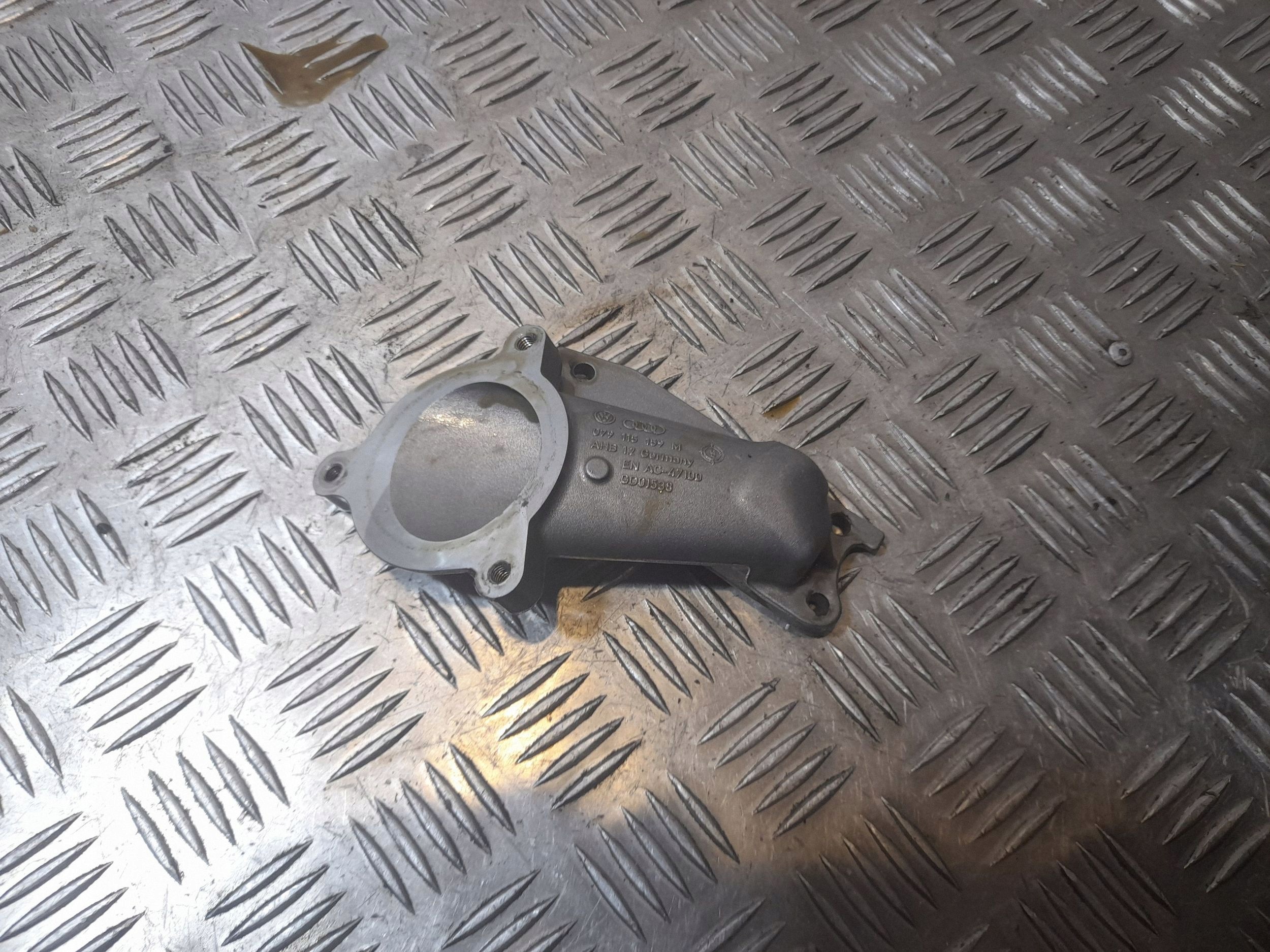 Audi A8 S8 D4 Olievulpijp OEM 079115159M image 2