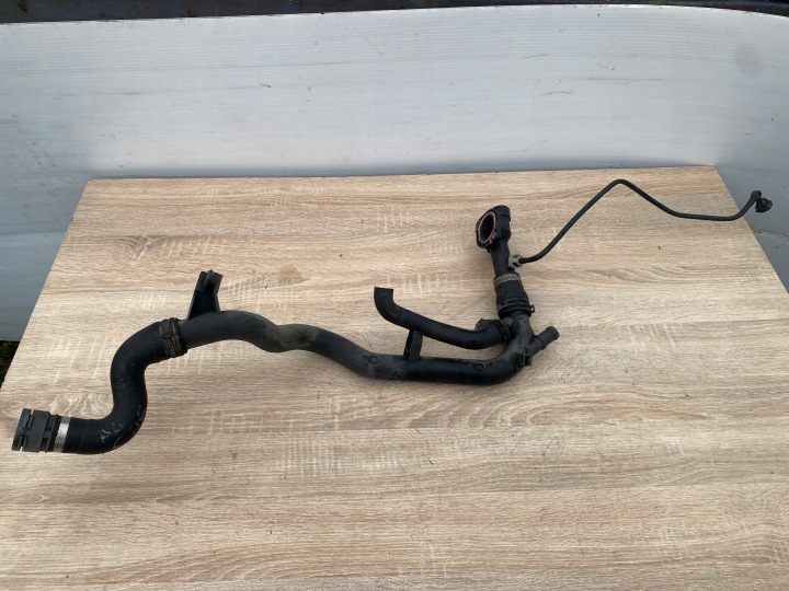 Waterkoelslang Audi A4 B8 A6 C7 VW Passat B6 - 8K0121101P / 03L121071B