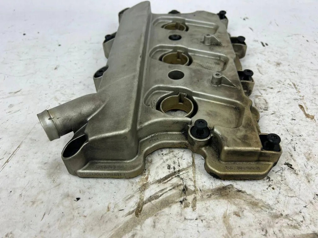 Nokka-akselin seuraajan kansi OEM 06E103472N Audi Q5 3.2L