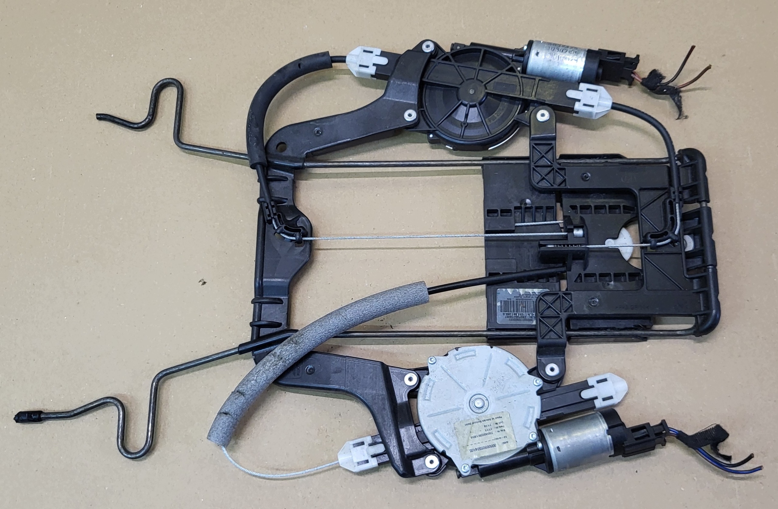 Audi A7 Sportback Vordersitz links Motor OEM 5N0881880G image 2