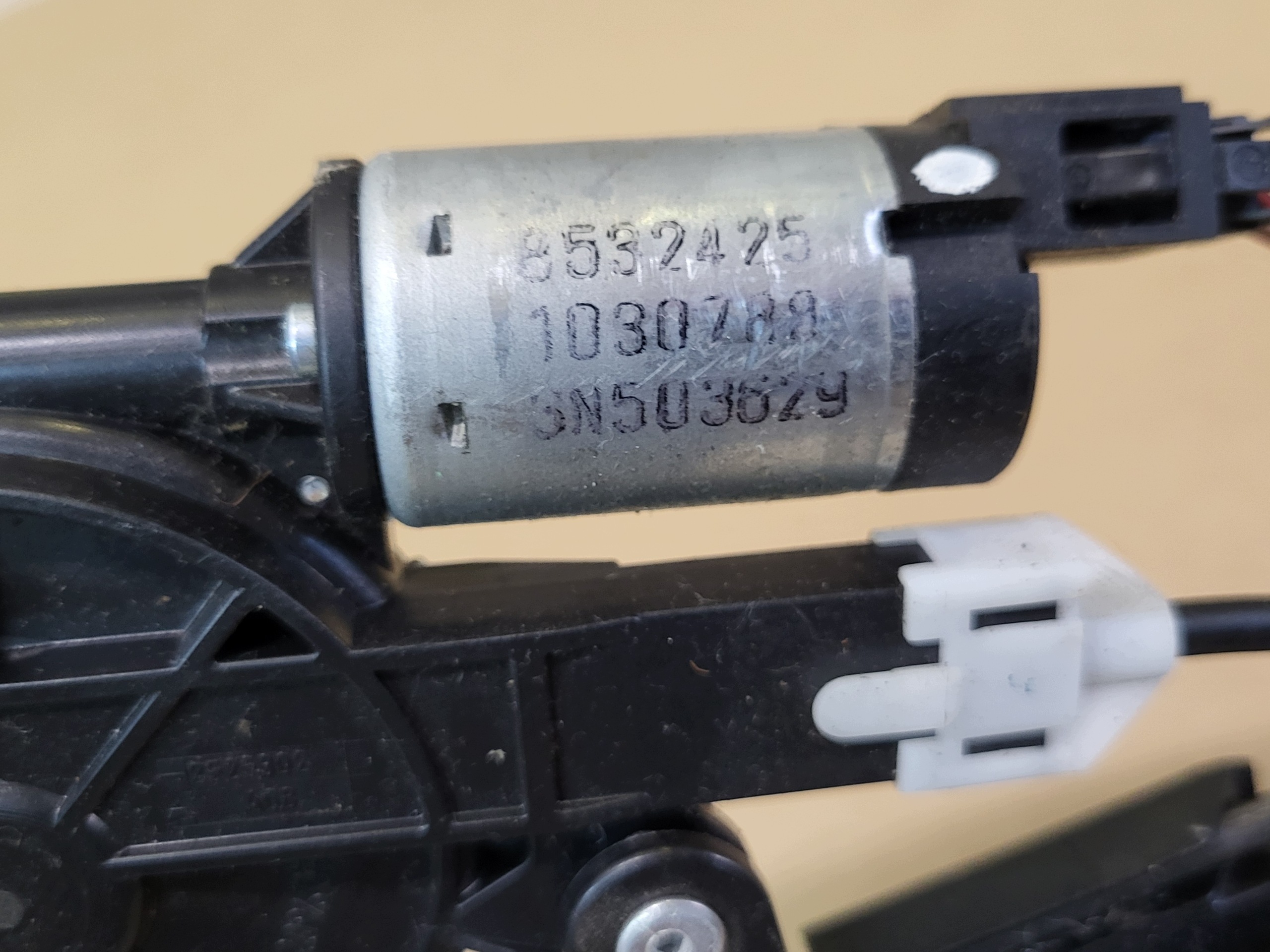 Audi A7 Sportback Vordersitz links Motor OEM 5N0881880G image 4