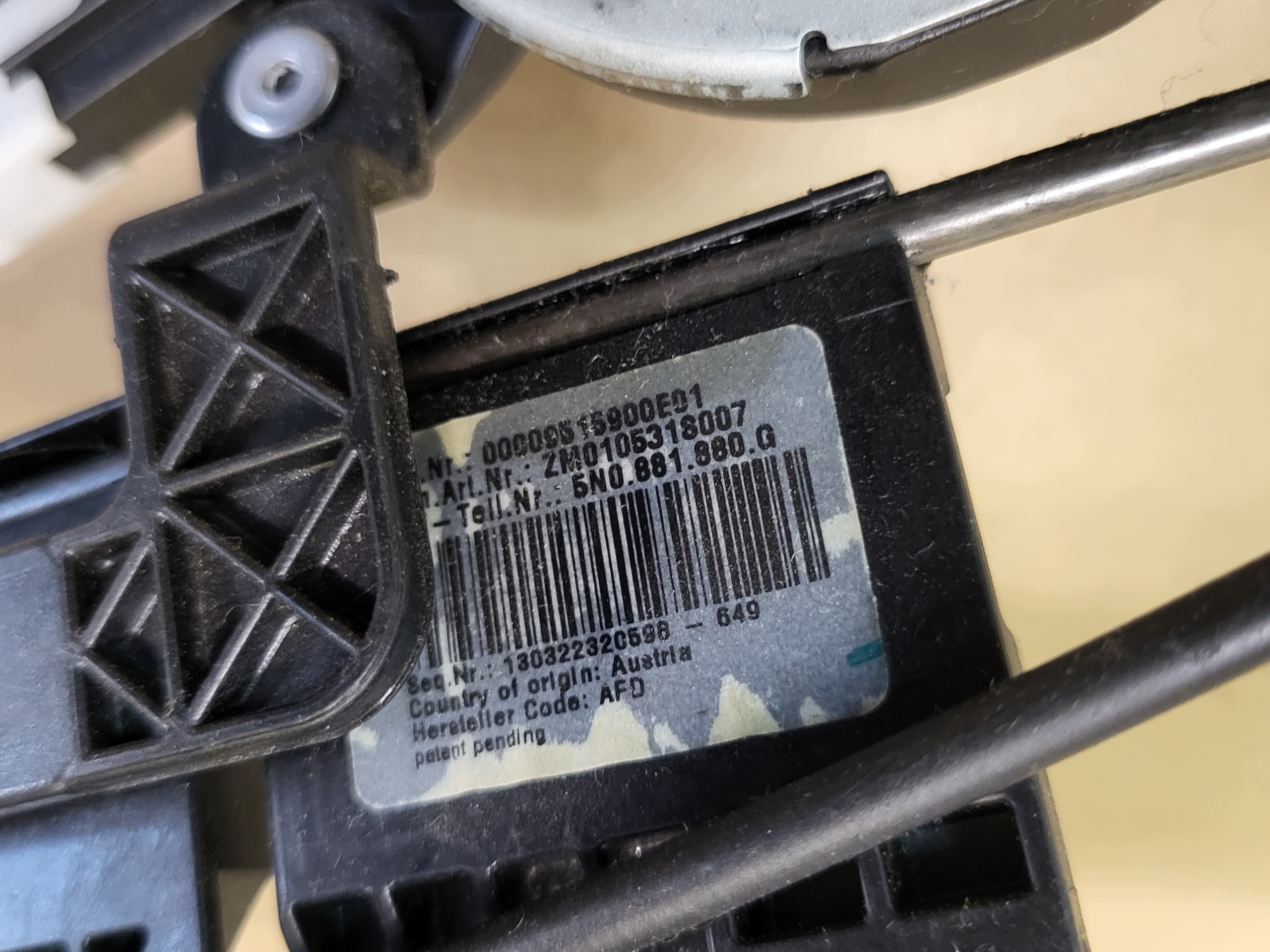 Audi A7 Sportback Vordersitz links Motor OEM 5N0881880G image 5