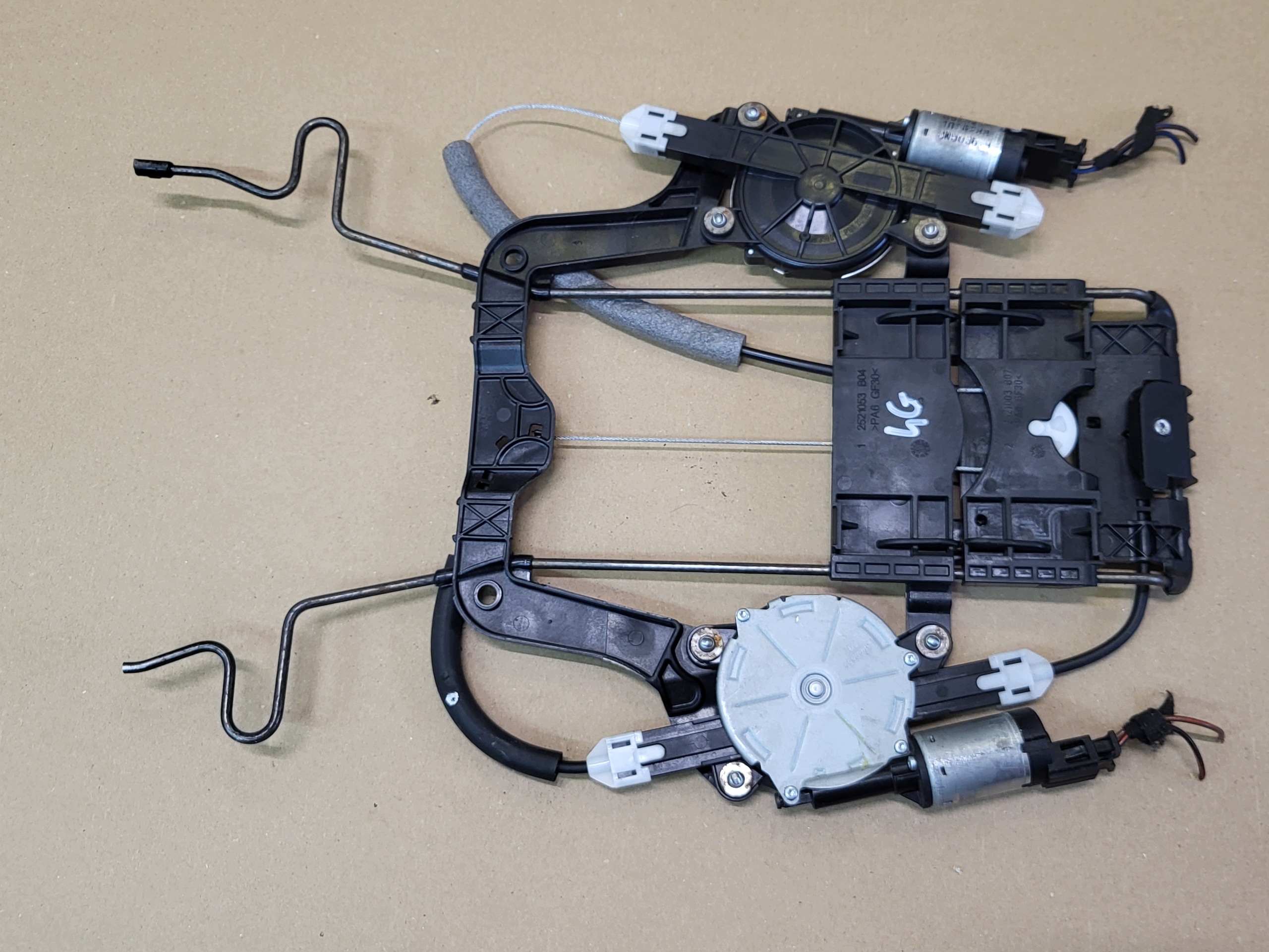 Audi A7 Sportback Vordersitz links Motor OEM 5N0881880G image 7