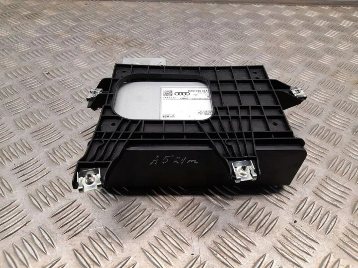 Audi A5 8W2035054B paneeli / CD/DVD/GPS-soitin