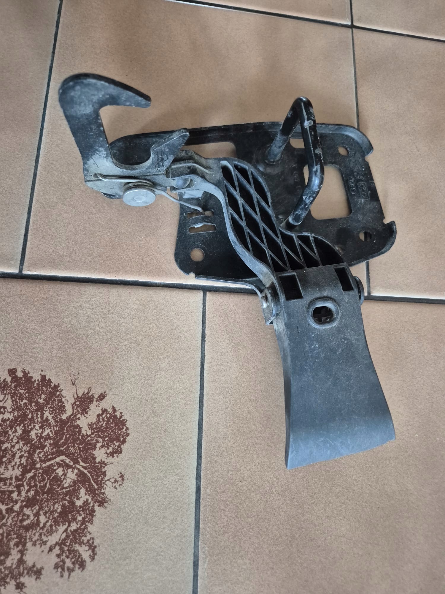 Verrou de capot Audi Q5 8R OEM 8R0823480A