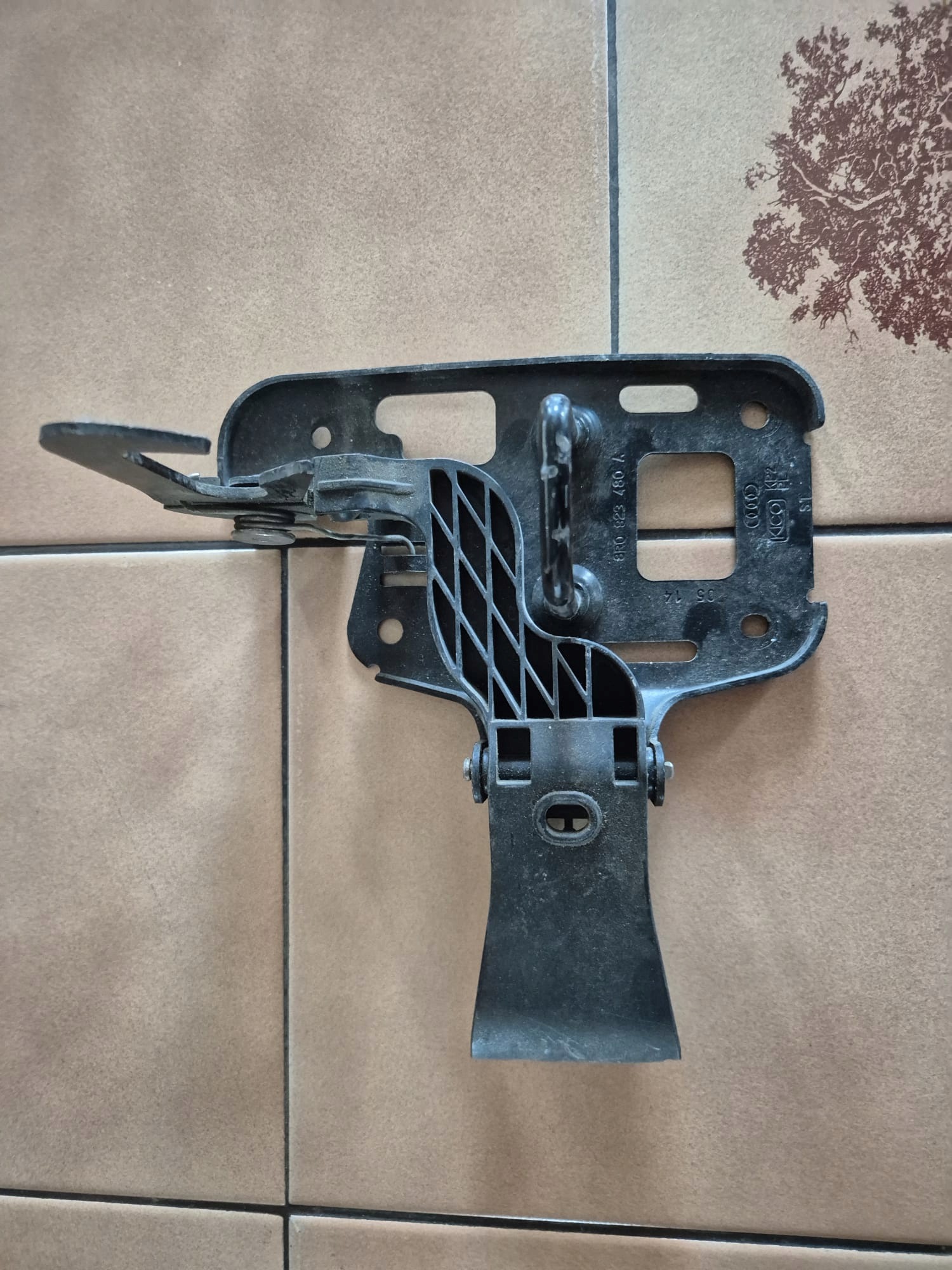 Fecho do capô Audi Q5 8R OEM 8R0823480A image 5