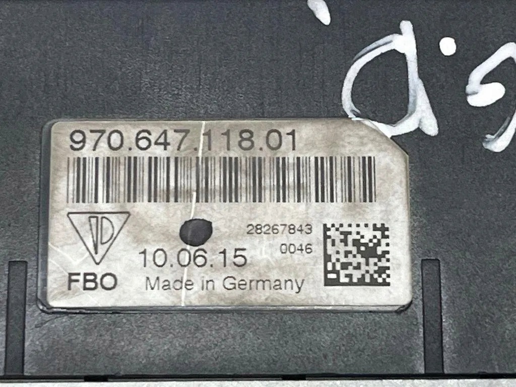 Porsche Antenneversterker OEM 97064711801 image 4