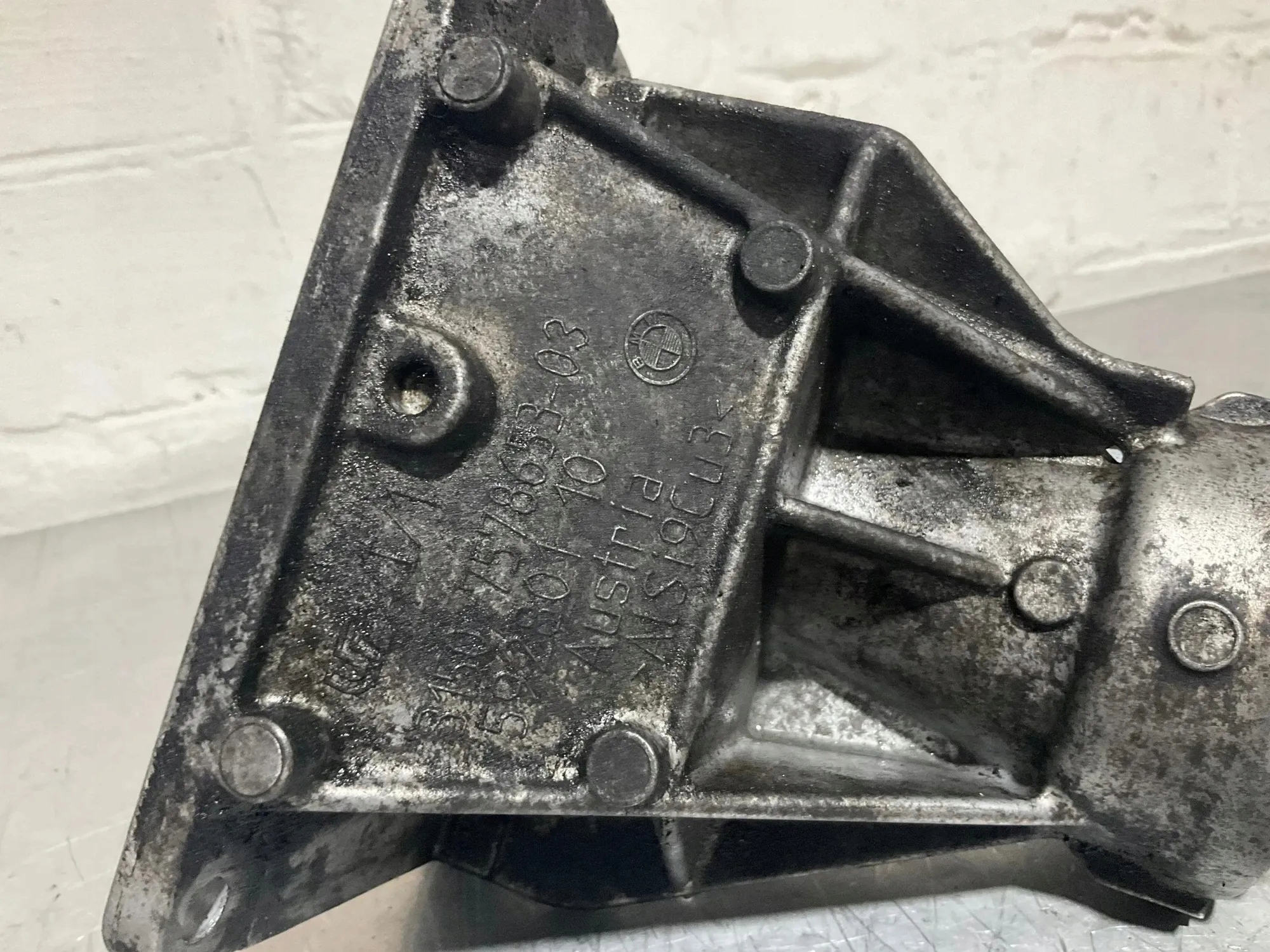 Suporte de rolamento de eixo BMW 5 F10 OEM 7578653 image 6