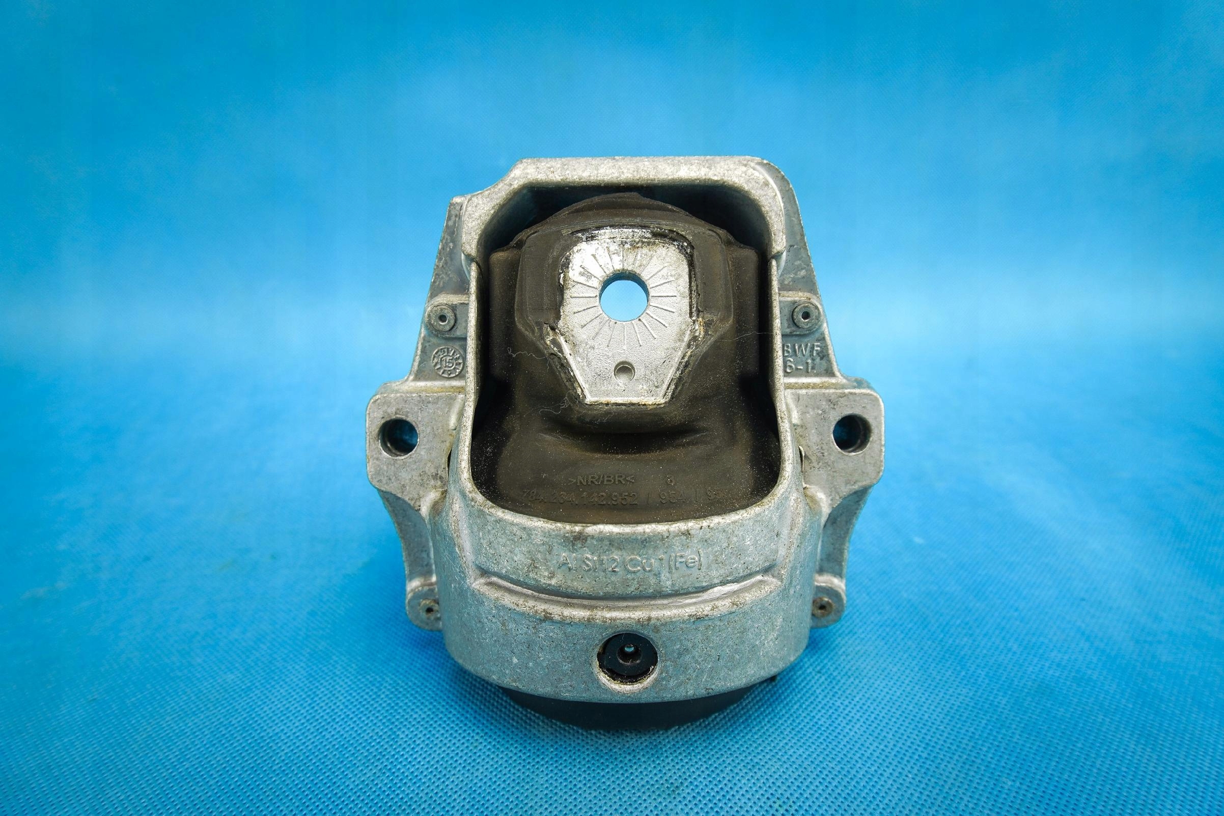 Audi OE 8R0199381AA Moottorin laakerointi