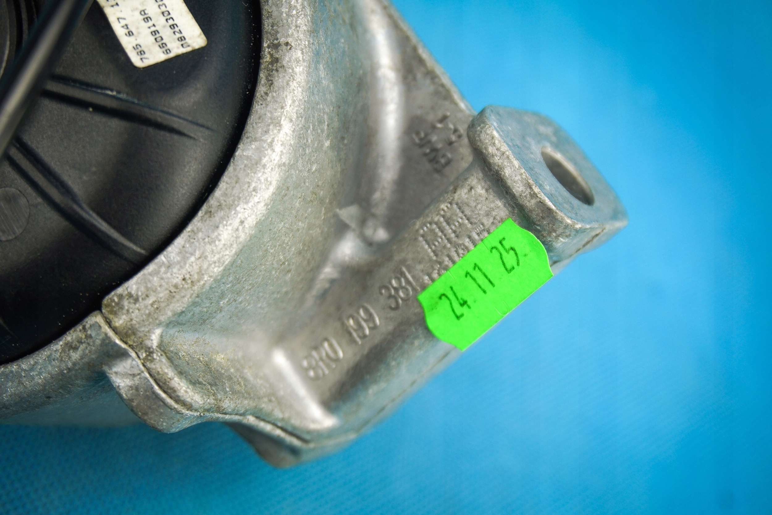 Audi OE 8R0199381AA Rolamento do motor image 5