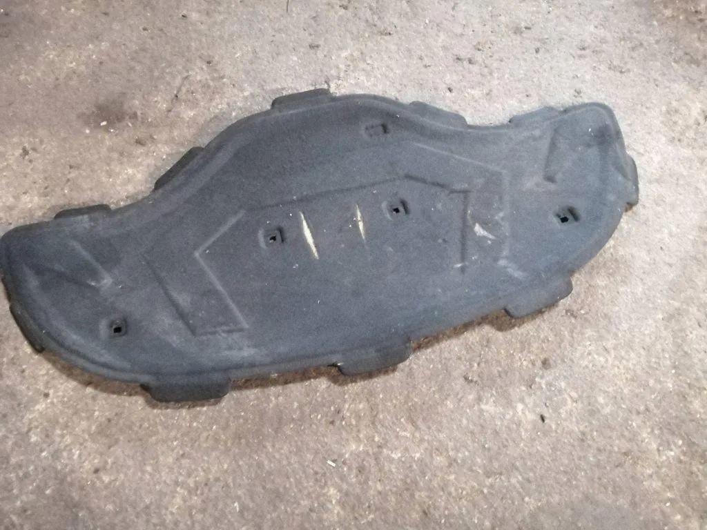 Isolamento capô Audi A6 OEM 4G0863825 - Usado image 2