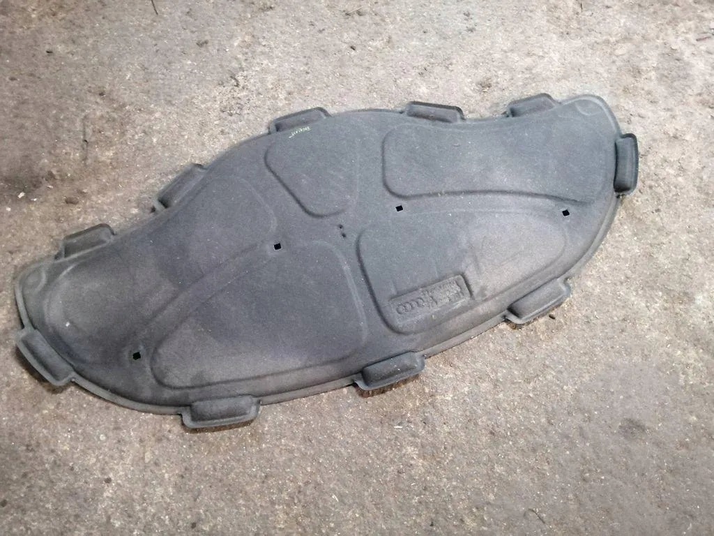 Isolamento capô Audi A6 OEM 4G0863825 - Usado image 3
