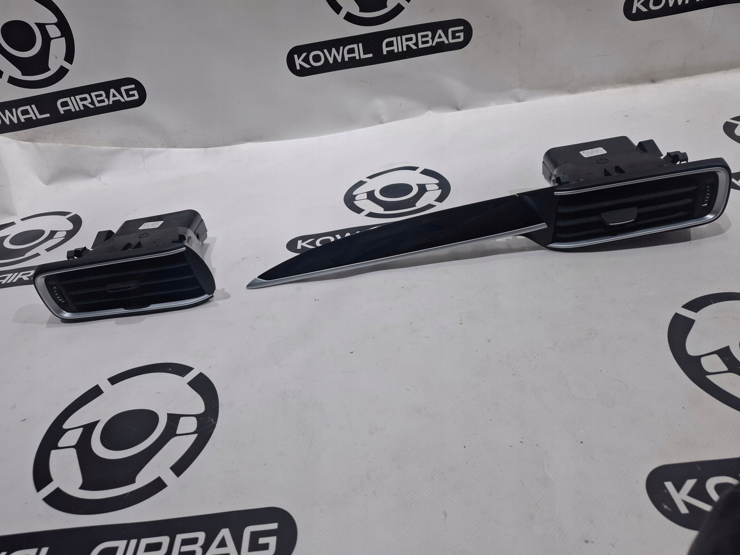Luftdüse Maserati LEVANTE 2017 vorne rechts OEM 6700492820 image 2