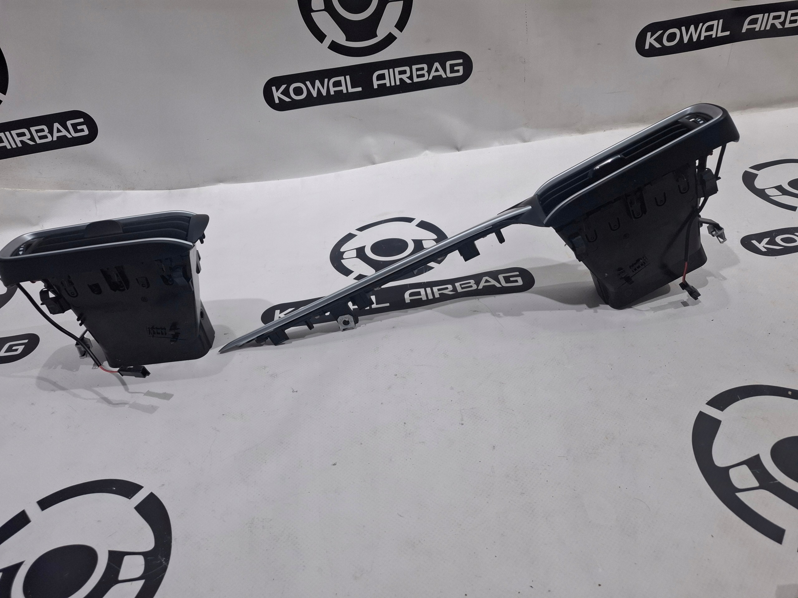 Luftdüse Maserati LEVANTE 2017 vorne rechts OEM 6700492820 image 7