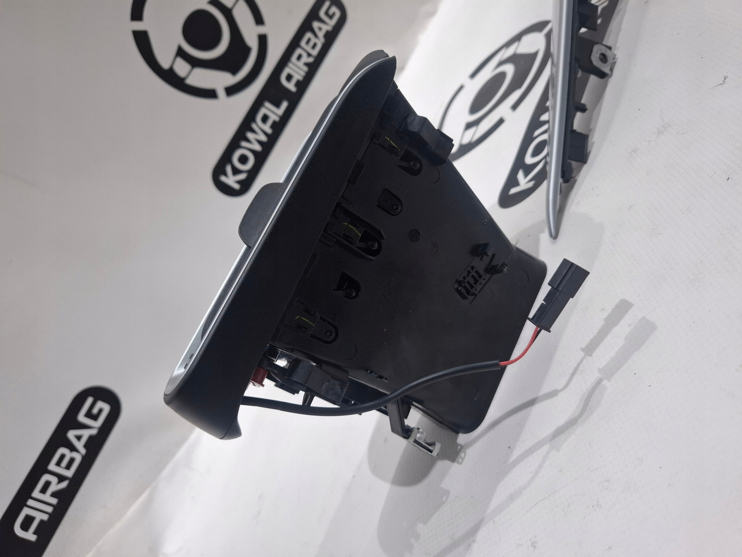 Luftdüse Maserati LEVANTE 2017 vorne rechts OEM 6700492820 image 8