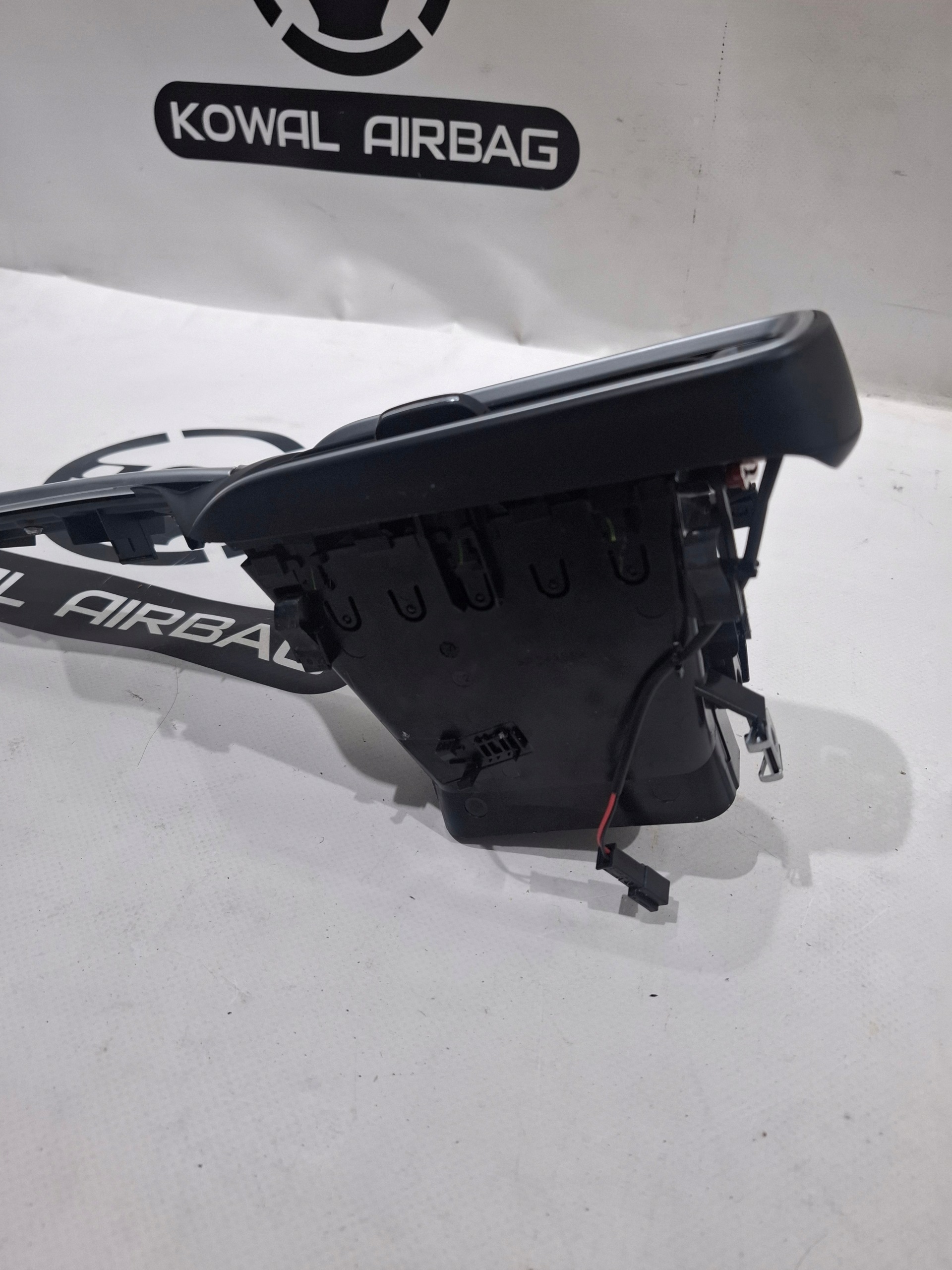 Luftdüse Maserati LEVANTE 2017 vorne rechts OEM 6700492820 image 9