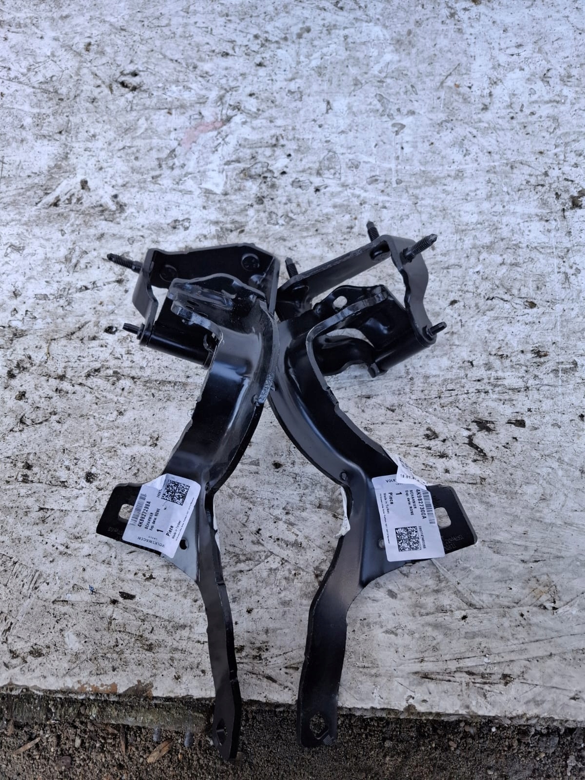 Charnière de coffre gauche OEM 4K9827299A Audi A6 C8 image 3
