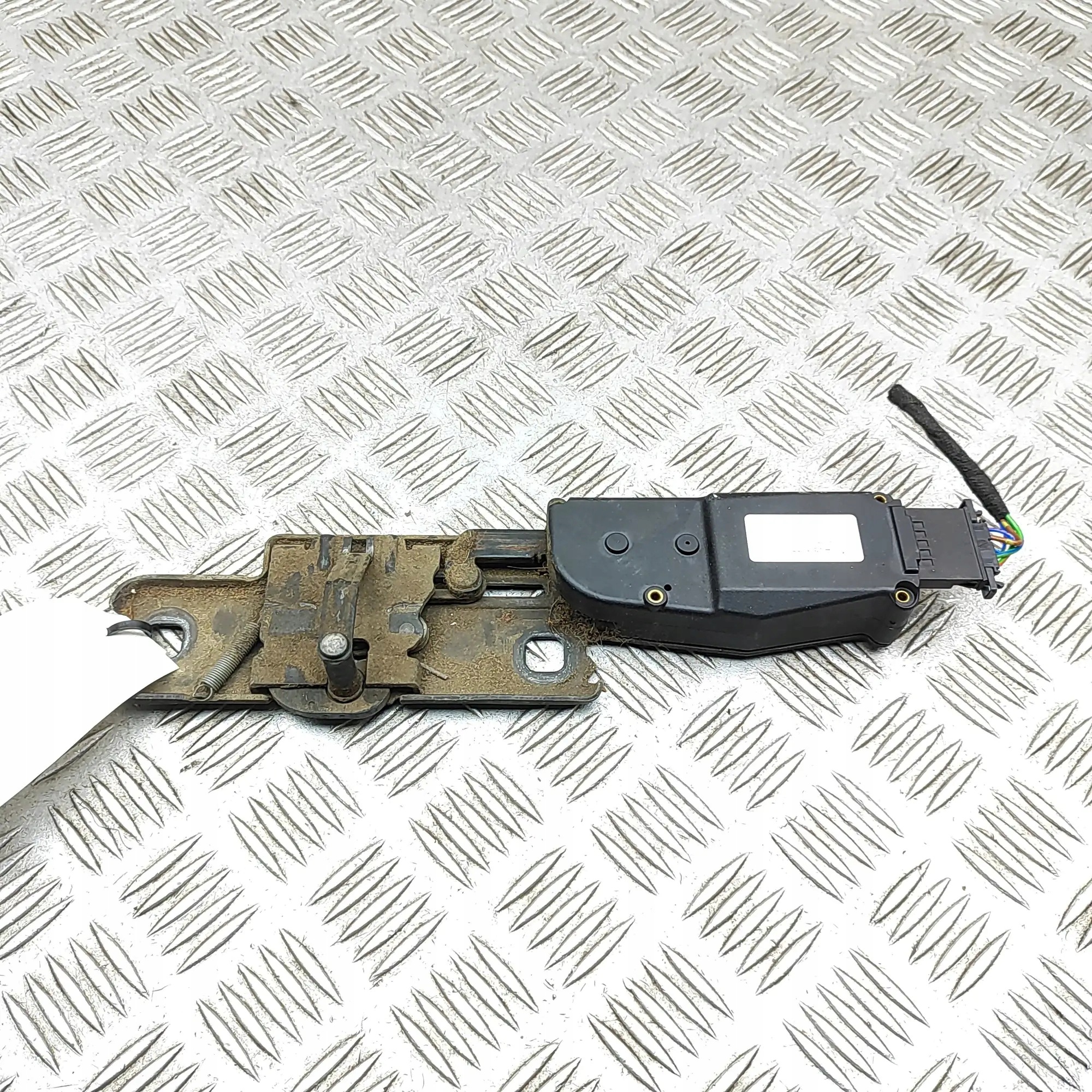 Audi Q5 SQ5 2013 Actuateur hayon OEM 4F9827383E image 2