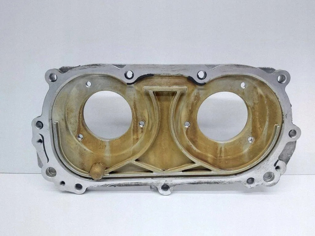 Jakoketjun kansi OEM A2740150700 Mercedes-Benzille