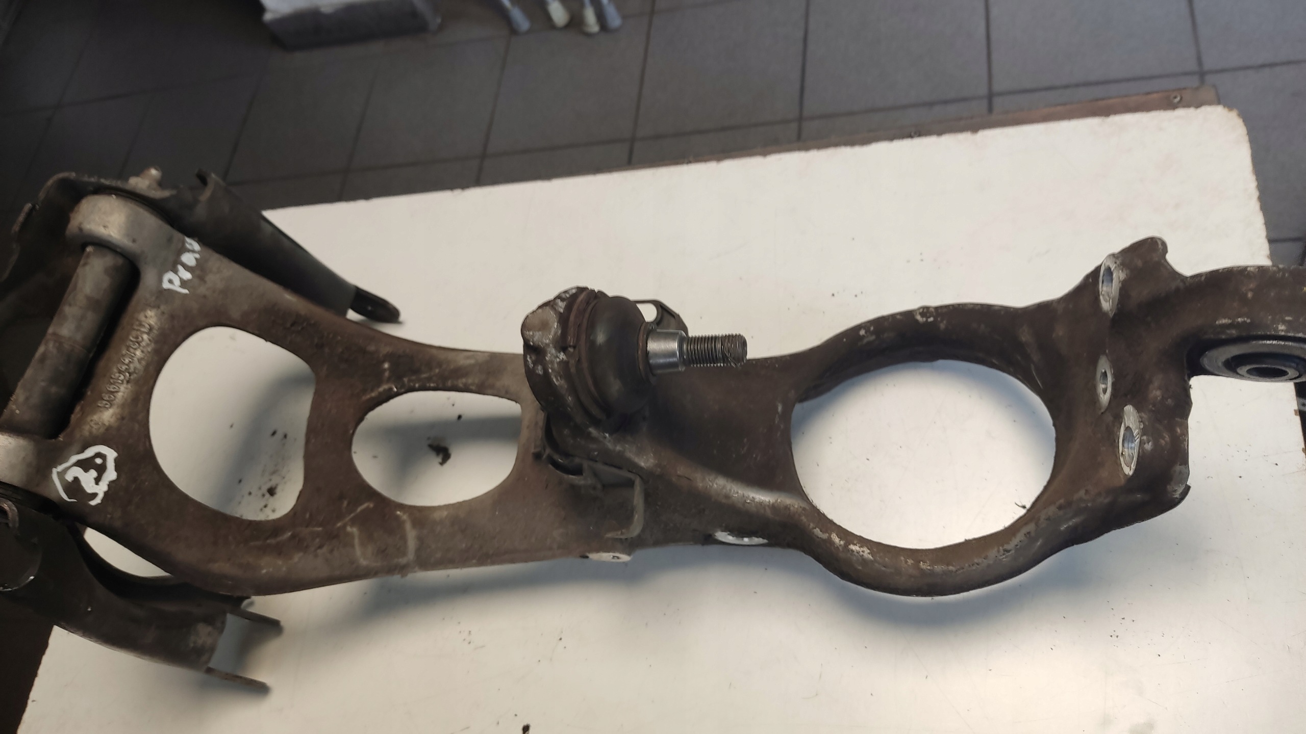 Right Steering Knuckle OEM 365704 for Peugeot 407