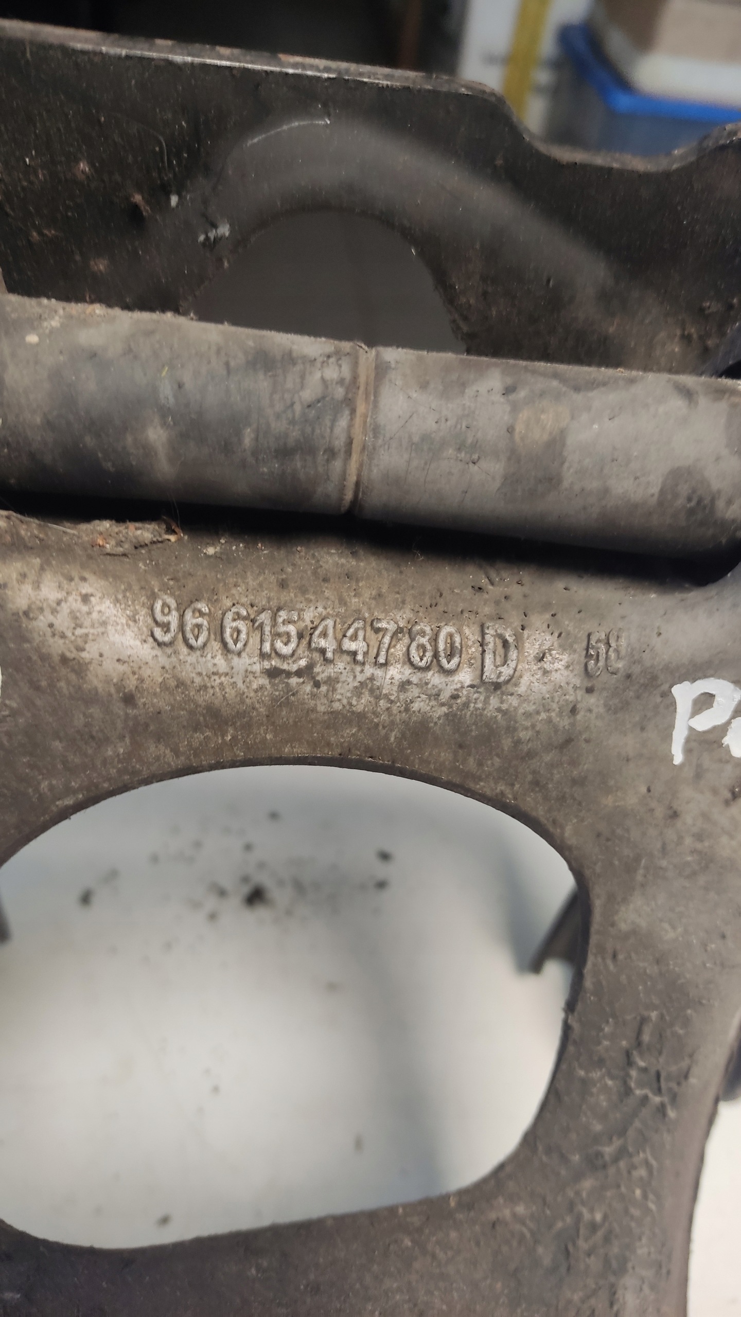 Rechter Achsschenkel OEM 365704 für Peugeot 407 image 3