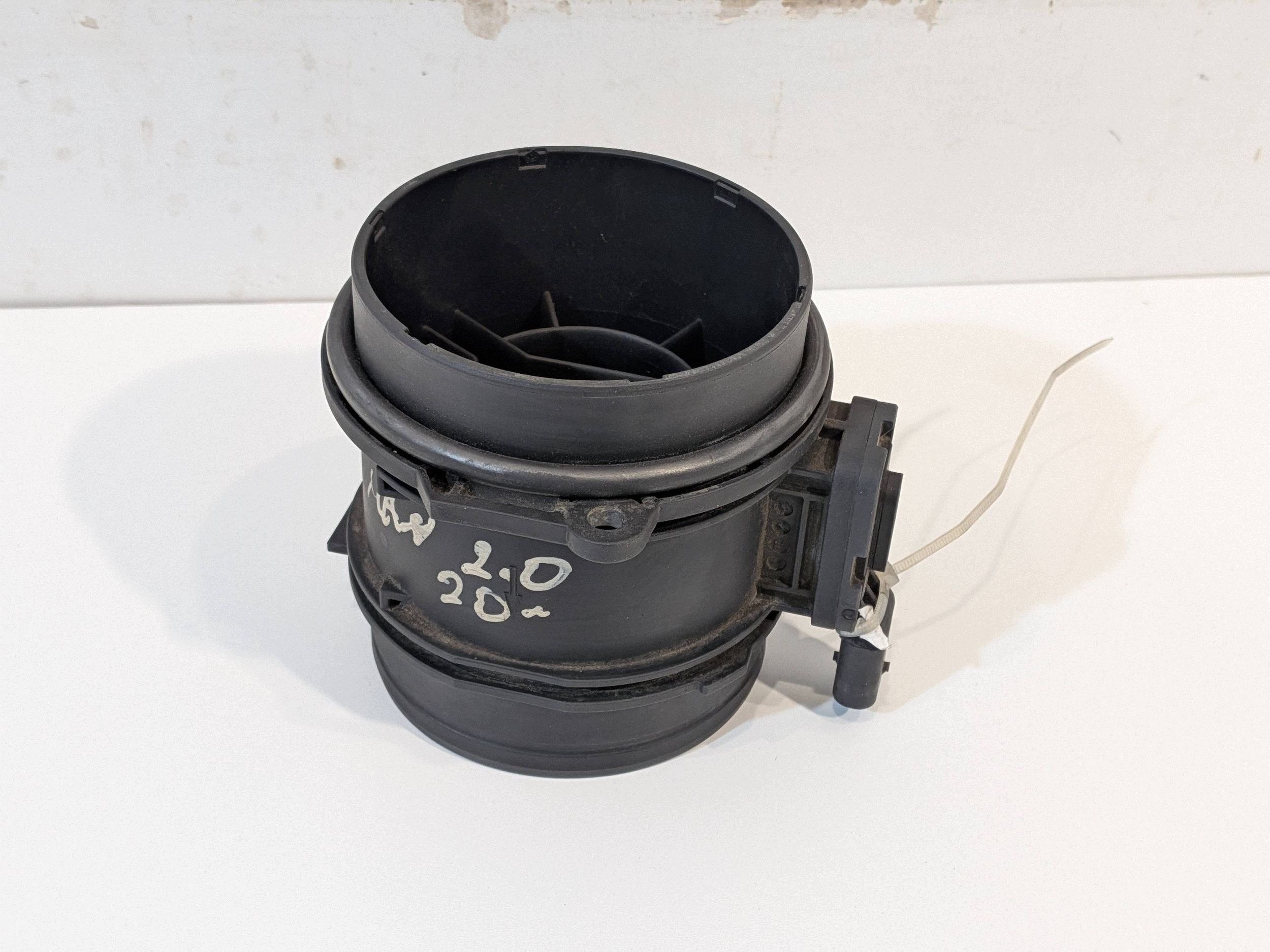 Débitmètre VW d'occasion OEM 03N906461 image 2