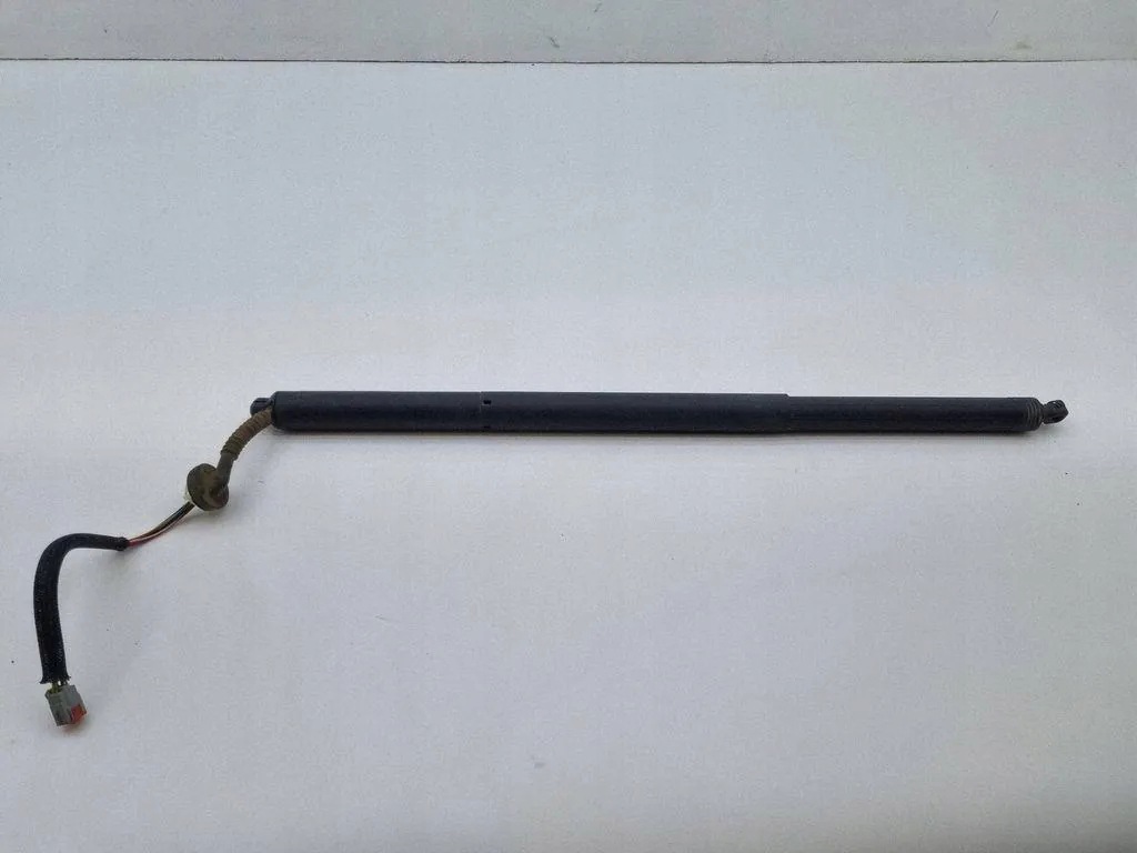 Oikea takaluukun aktuaattori OEM 68455759AA Chrysler Pacifica